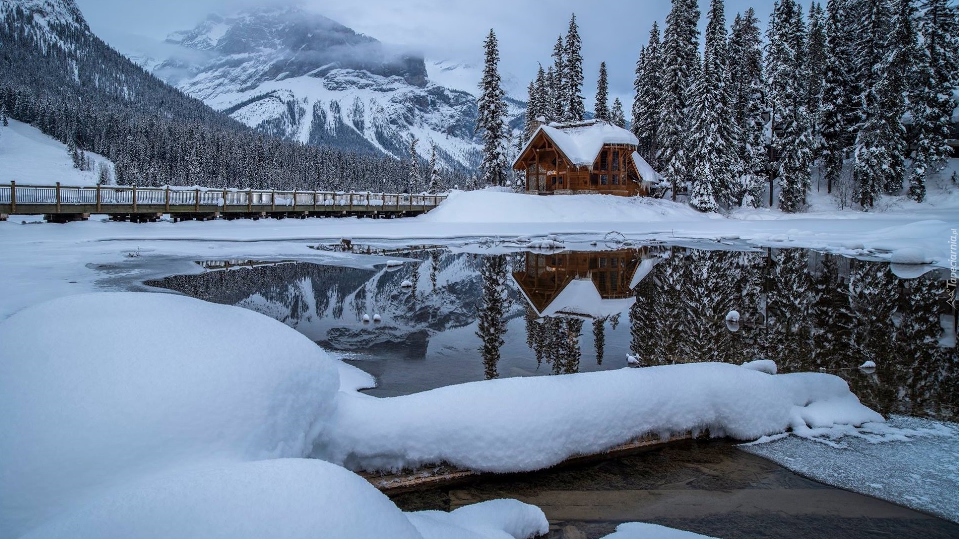 Park Narodowy Yoho, Zima, Jezioro, Emerald Lake, Dom, Most, Góry, Drzewa, Kanada