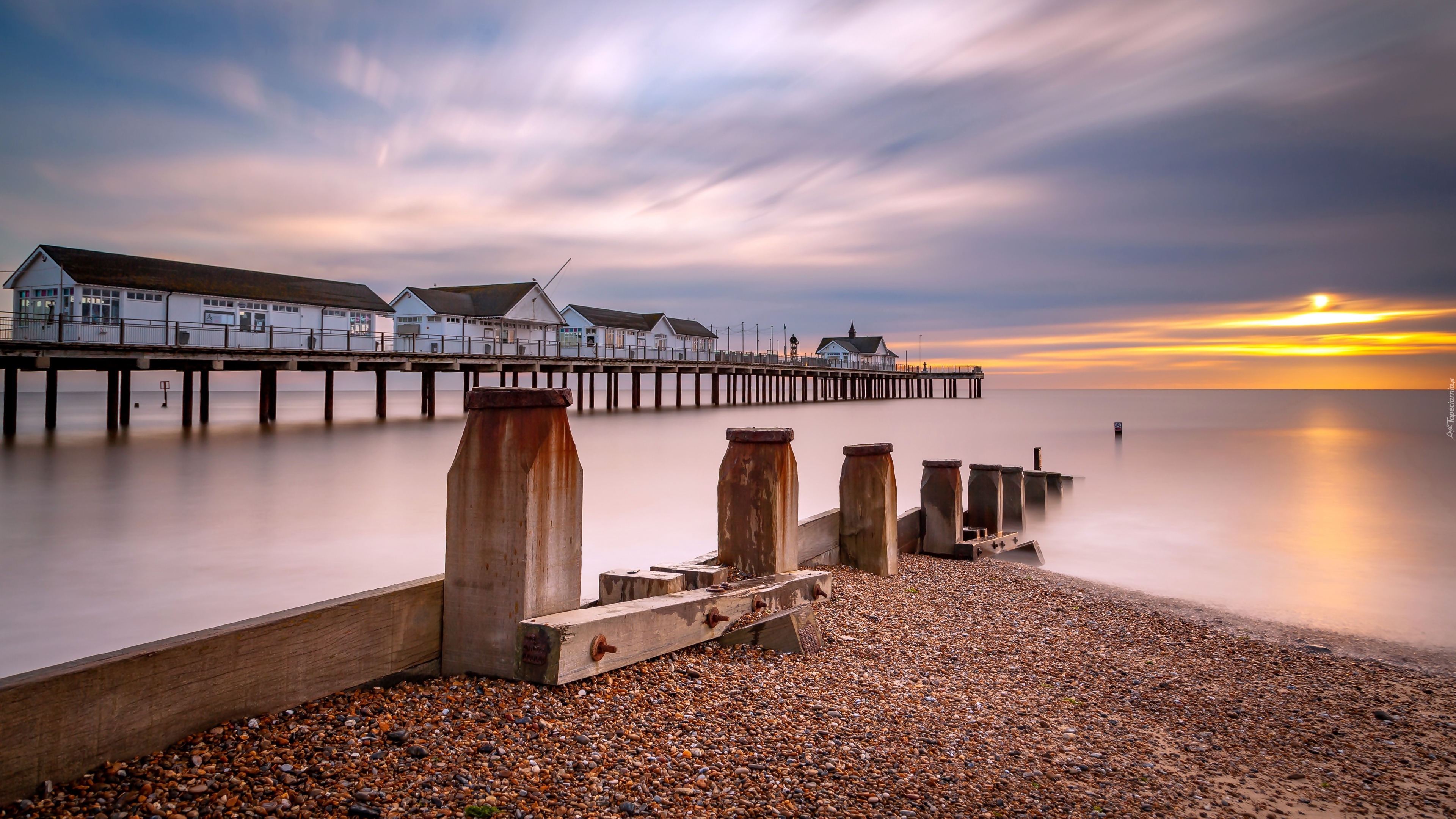 Anglia, Southwold, Morze Północne, Molo Southwold Pier, Domki, Zachód słońca