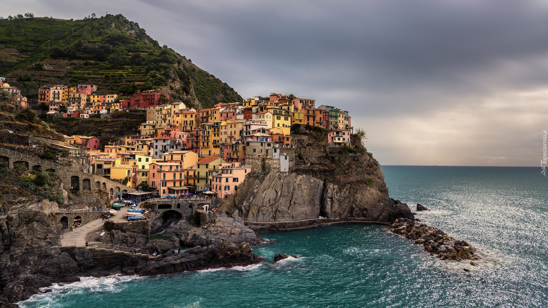 Włochy, Gmina Riomaggiore, Miejscowość Manarola, Morze Liguryjskie, Cinque Terre, Kolorowe, Domy