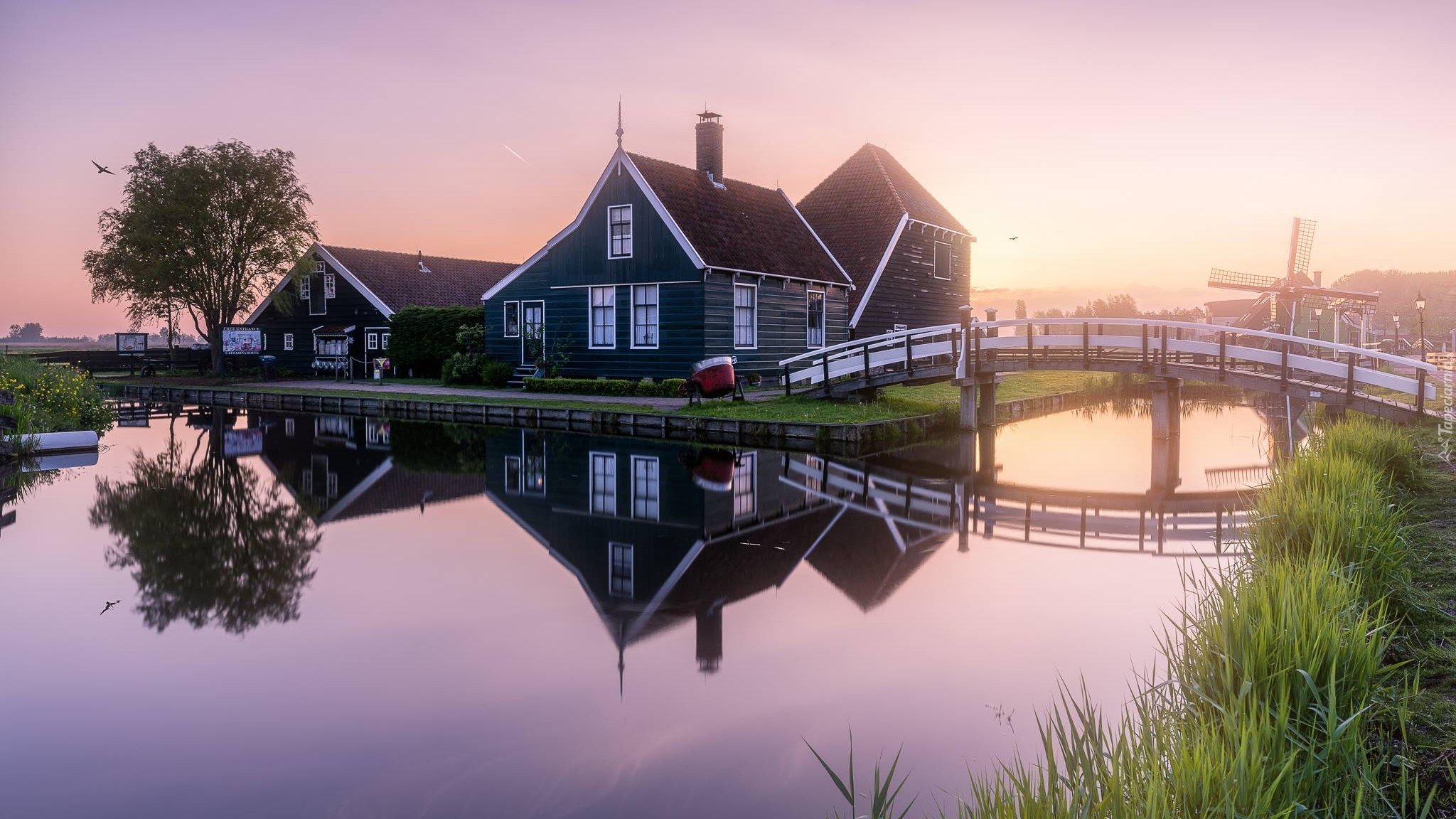 Holandia, Wschód słońca, Domy, Most, Kanał, Drzewa, Skansen Zaanse Schans, Zaandam