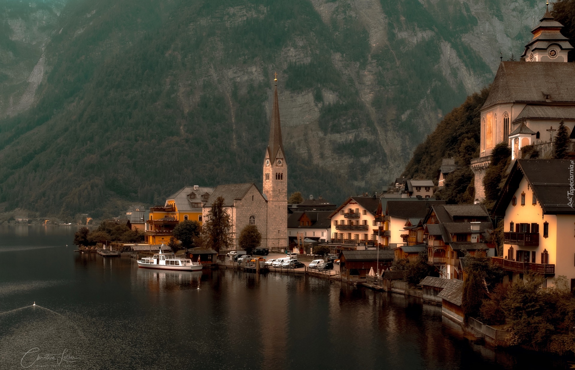 Góry, Alpy Salzburskie, Jezioro Hallstattersee, Hallstatt, Domy, Kościół, Austria