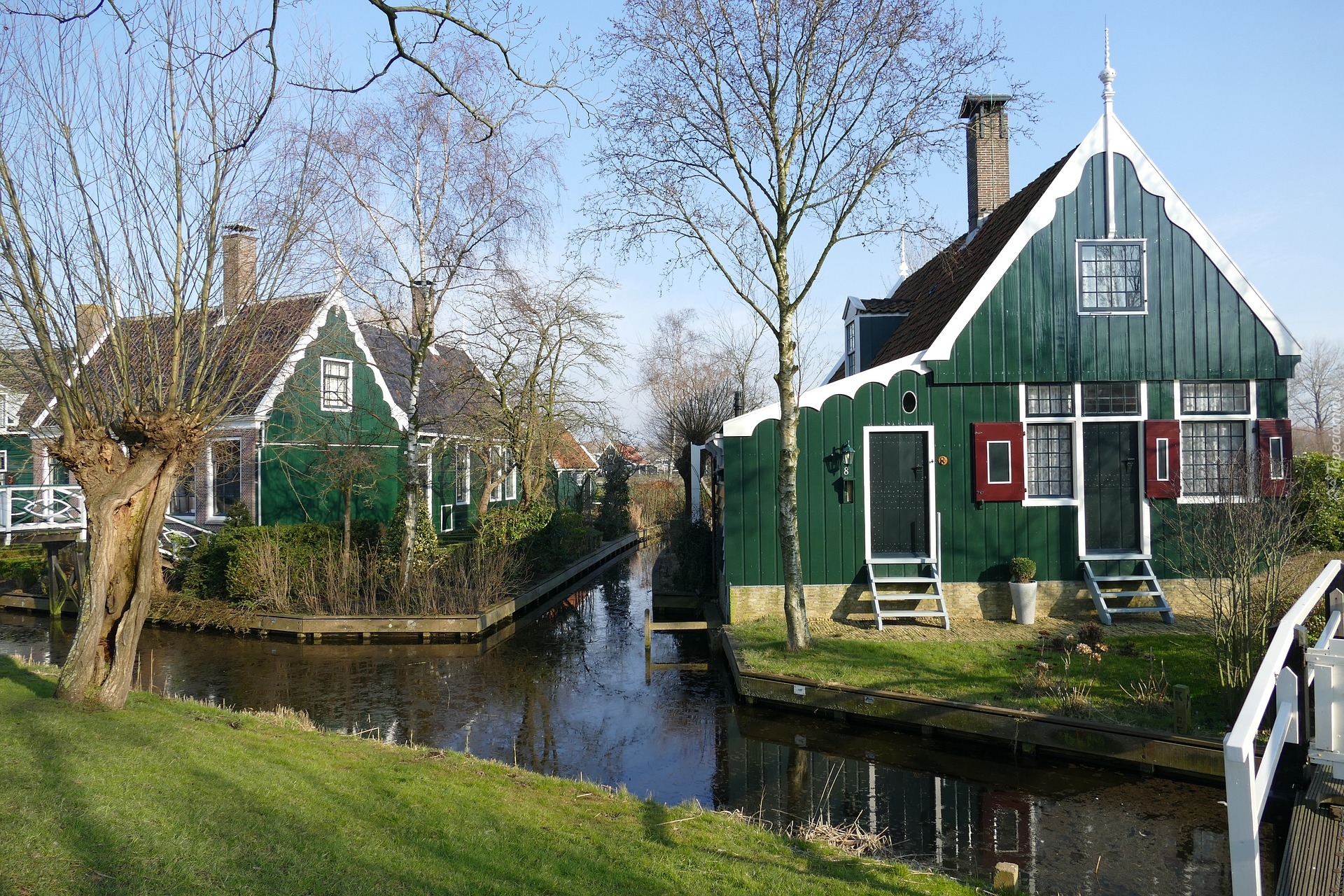 Domy, Drzewa, Kanał wodny, Skansen, Zaanse Schans, Holandia