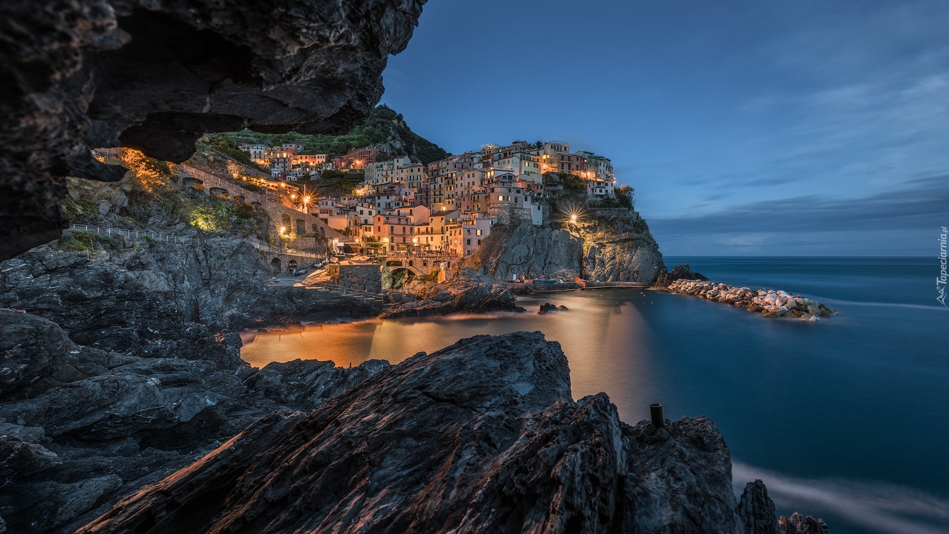 Włochy, Gmina Riomaggiore, Manarola, Cinque Terre, Morze Liguryjskie, Kolorowe, Domy, Światła, Skały, Zatoka
