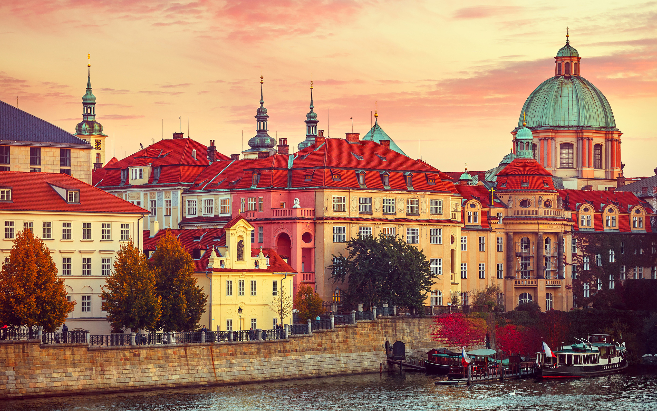 Czechy, Praga, Stare Miasto, Rzeka Wełtawa, Domy, Kopuła, Kościół św Franciszka z Asyżu