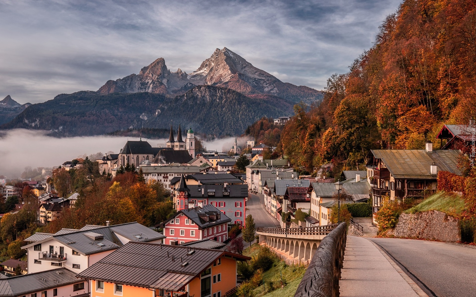 Niemcy, Bawaria, Góry, Berchtesgaden, Domy, Kościół, Drzewa, Mgła