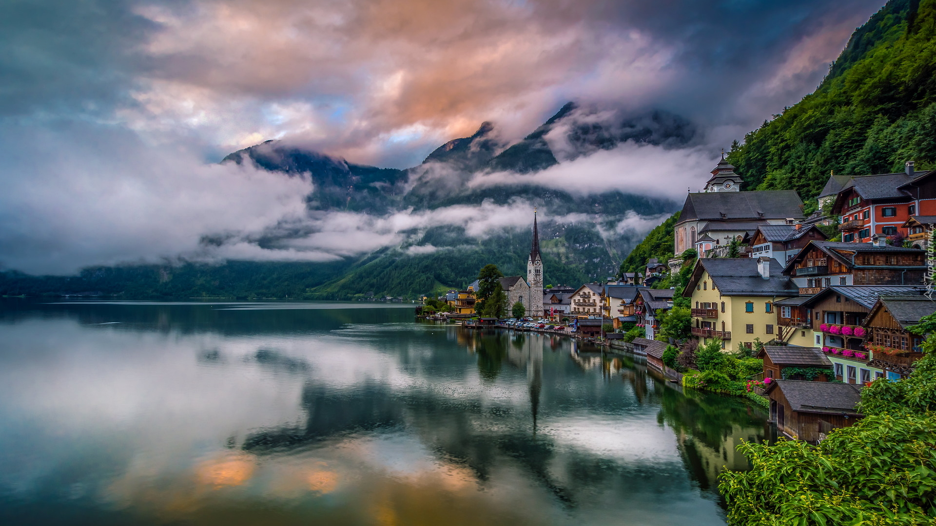 Mgła, Góry, Alpy Salzburskie, Jezioro Hallstattersee, Domy, Kościół, Hallstatt, Austria