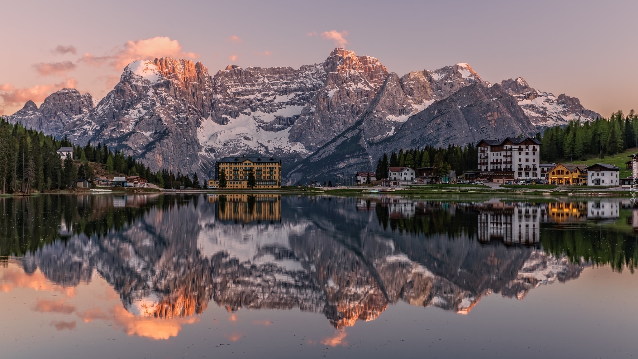 Góry, Dolomity, Jezioro, Misurina Lake, Drzewa, Domy, Grand Hotel Misurina, Cortina dAmpezzo, Włochy