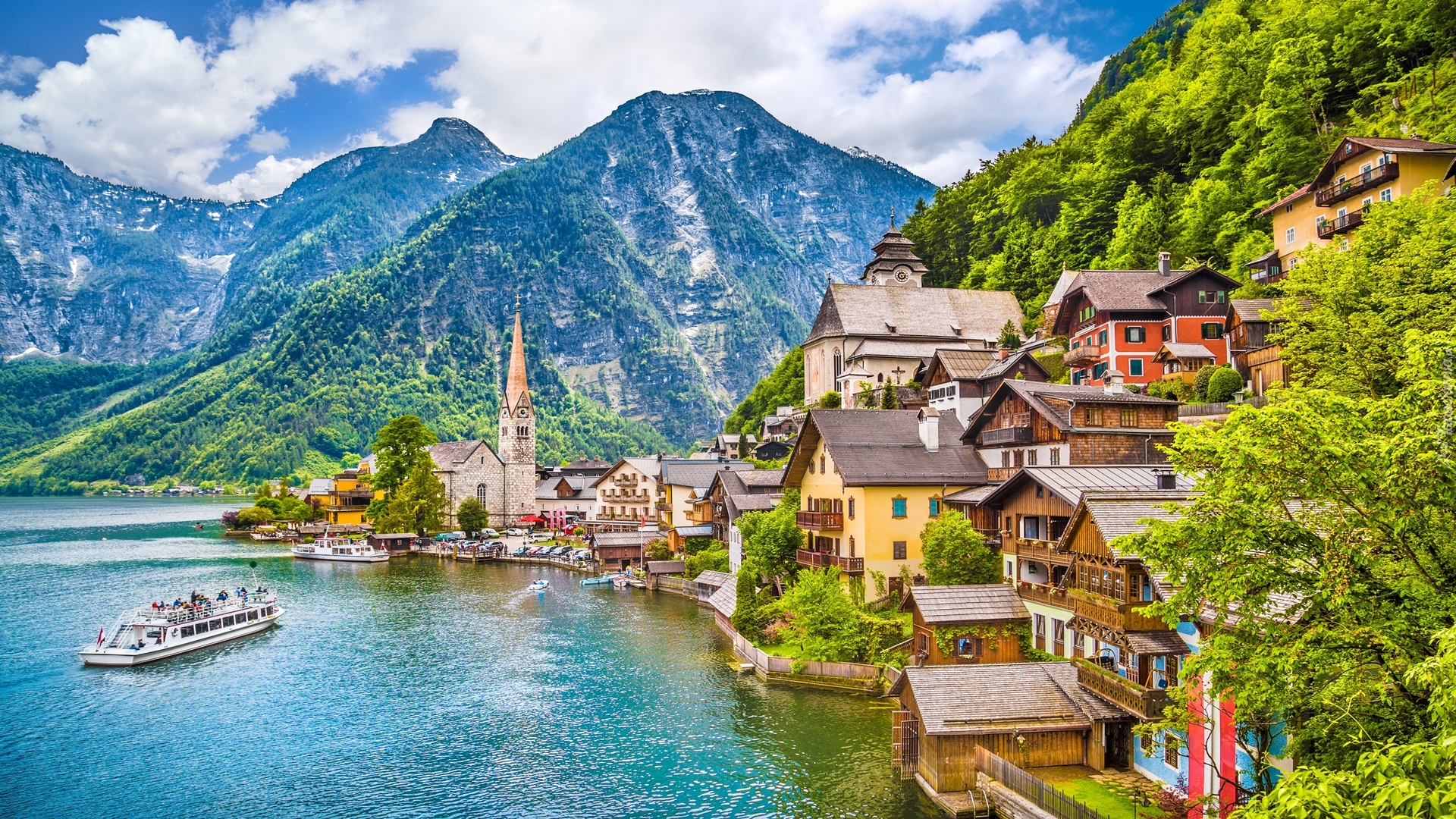 Austria, Hallstatt, Góry Alpy Salzburskie, Jezioro Hallstättersee,  Domy, Chmury