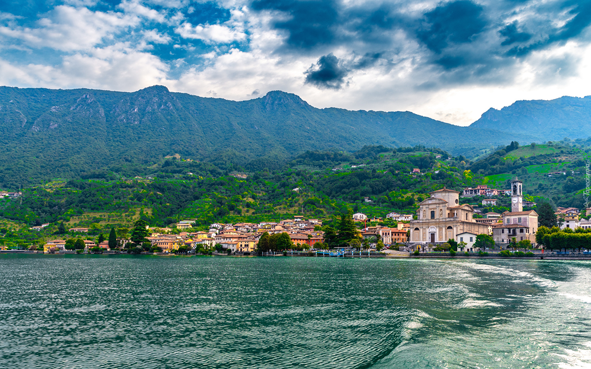 Włochy, Miejscowość, Sale Marasino, Góry, Jezioro, Lago di Iseo, Domy, Niebo, Chmury