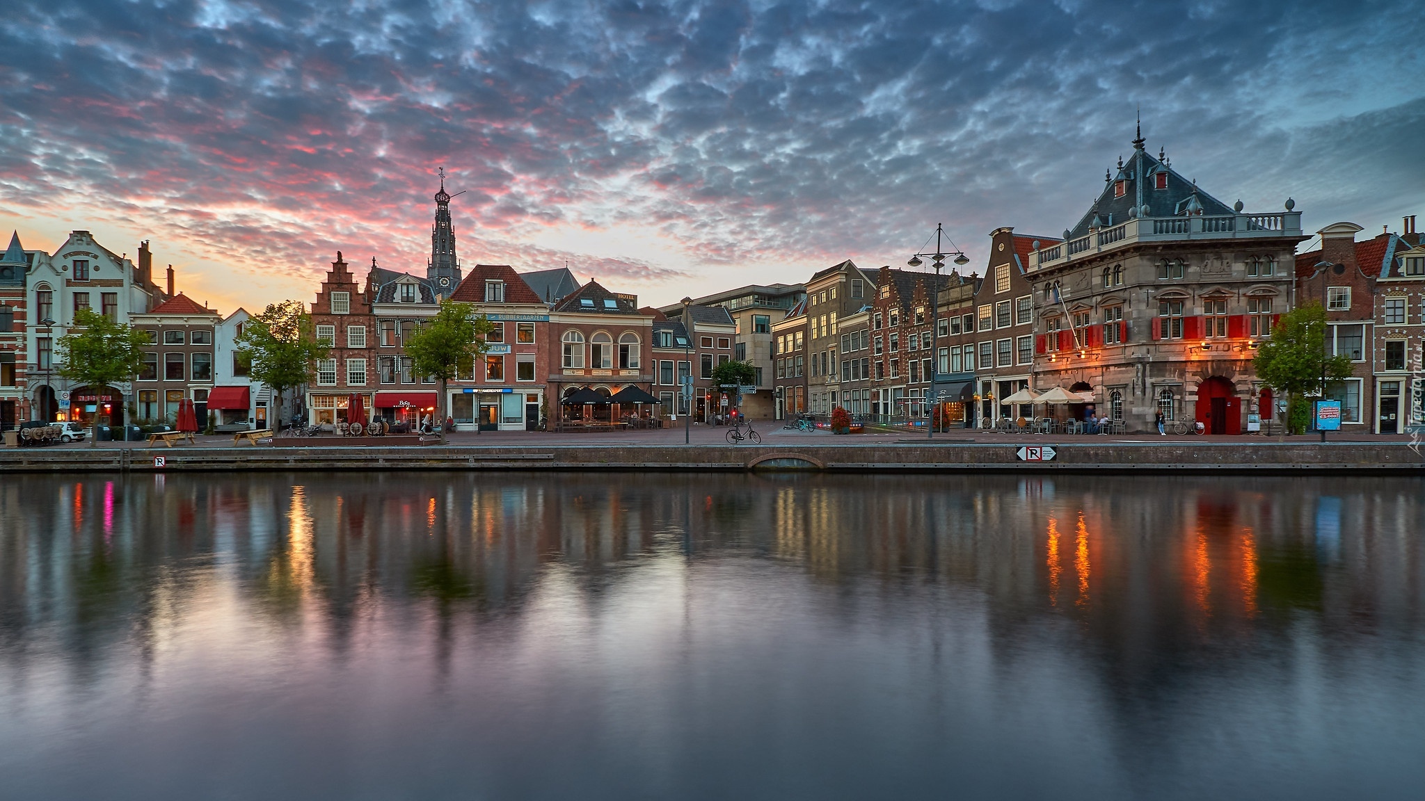 Holandia, Haarlem, Domy, Rzeka Spaarne, Odbicie