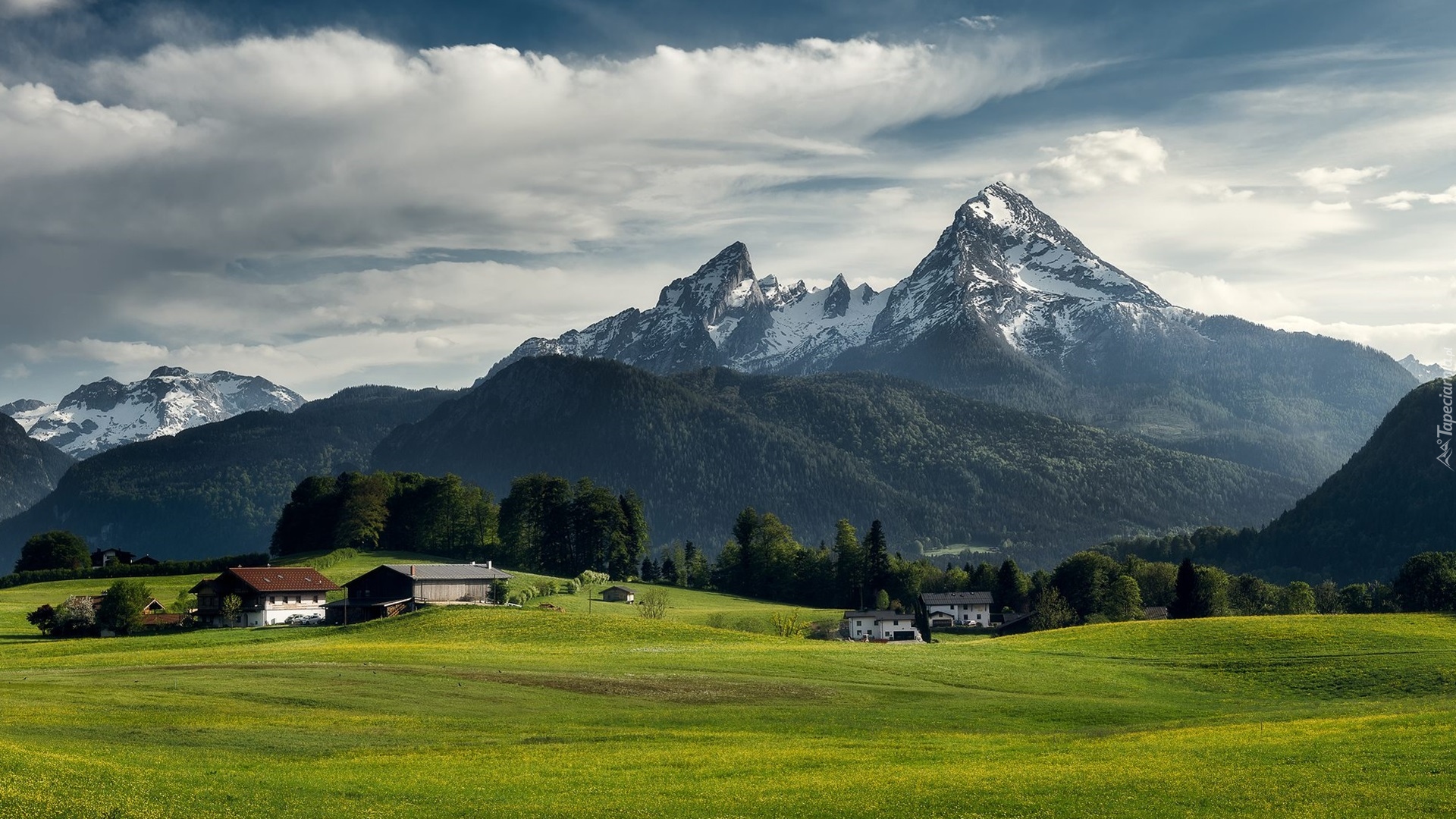 Góry, Masyw Watzmann, Lasy, Drzewa, Domy, Chmury, Gmina Berchtesgaden, Bawaria, Niemcy