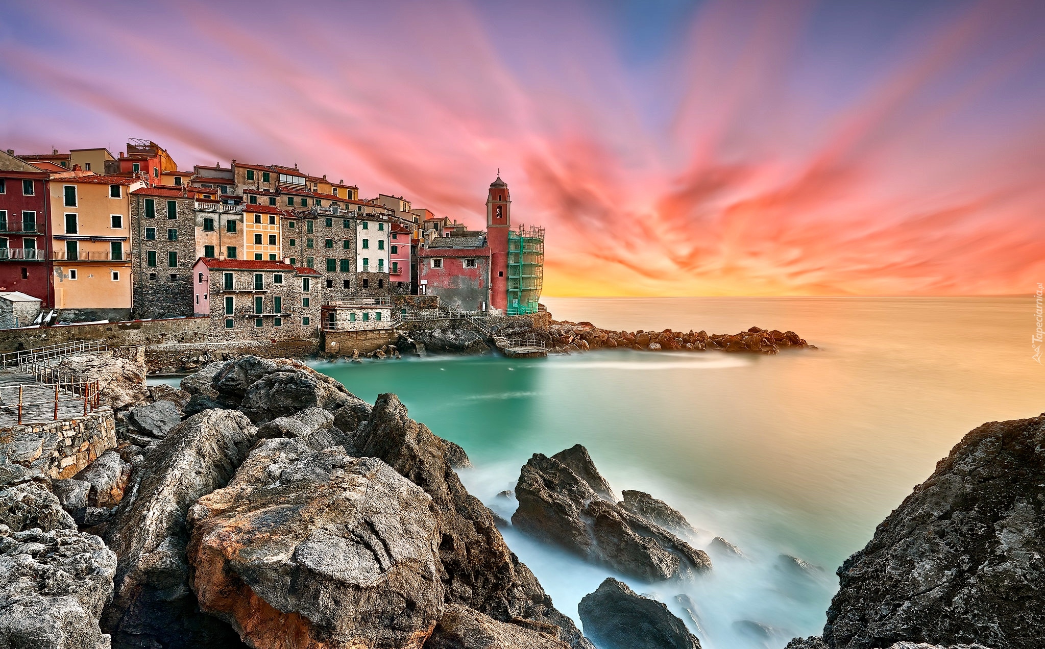 Morze Liguryjskie, Wybrzeże, Skały, Domy, Zachód słońca, Tellaro, Liguria, Włochy