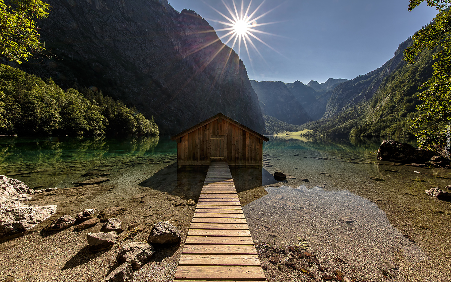 Drewniany, Domek, Pomost, Jezioro, Obersee, Góry, Alpy, Promienie słońca, Park Narodowy Berchtesgaden, Bawaria, Niemcy