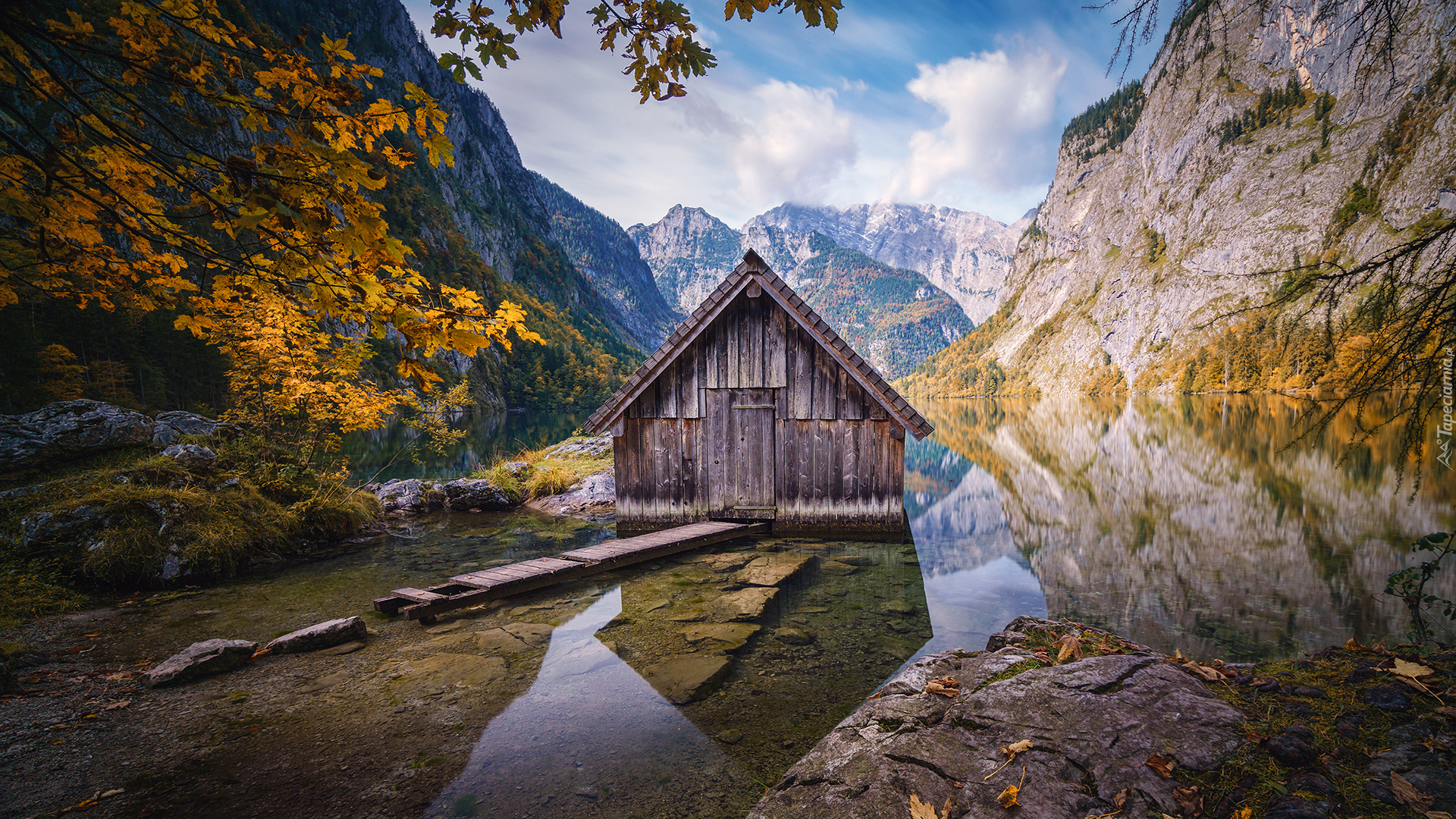 Niemcy, Bawaria, Park Narodowy Berchtesgaden, Dom, Jezioro Obersee, Kamienie, Góry Alpy, Drzewa, Drewniana, Chata, Jesień