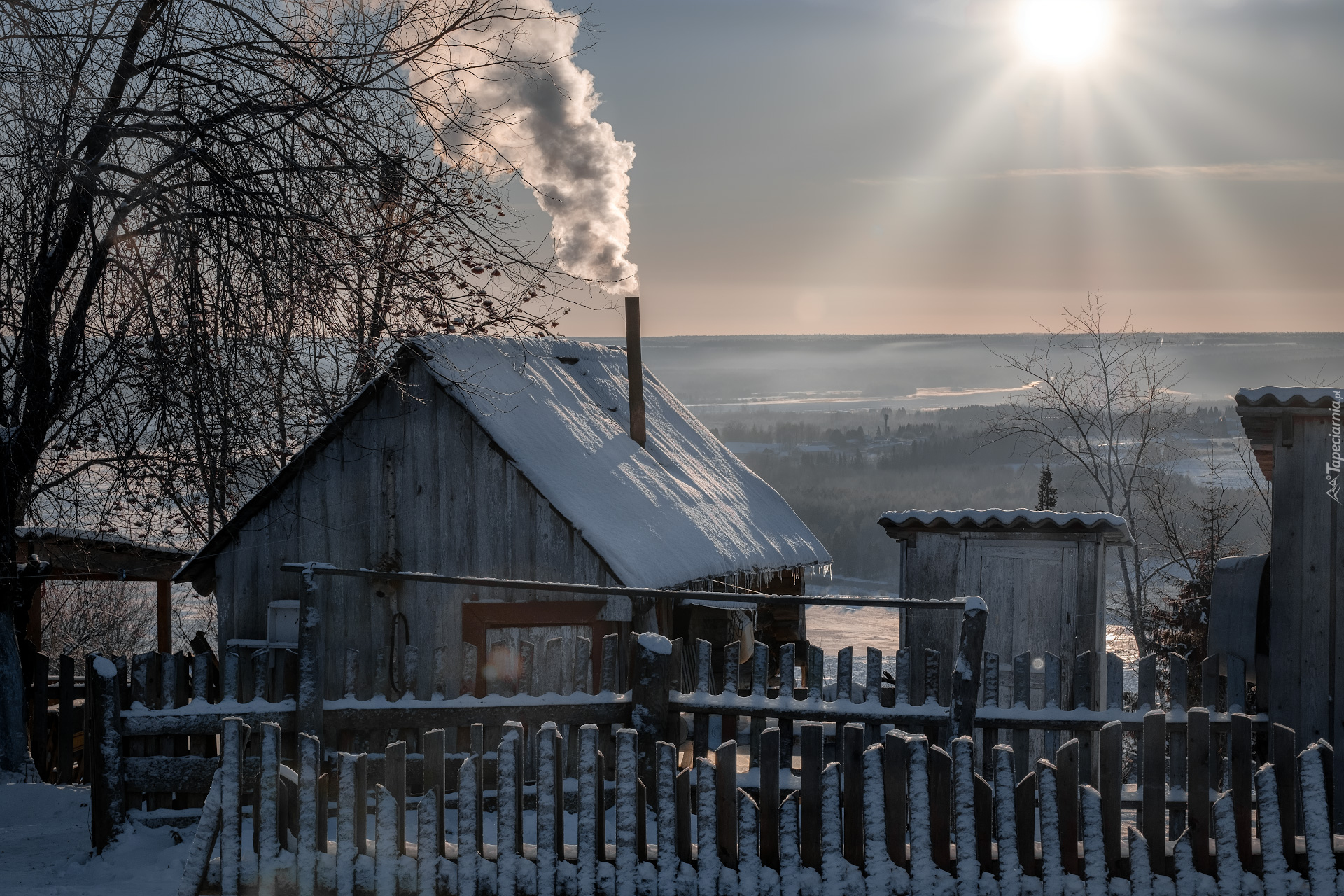 Zima, Śnieg, Mróz, Dom, Dym, Ogrodzenie, Płot, Promienie słońca