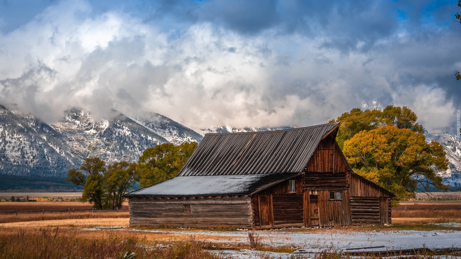 Drewniana, Chata, Stodoła, Góry Teton Range, Drzewa, Chmury, Park Narodowy Grand Teton, Stan Wyoming, Stany Zjednoczone