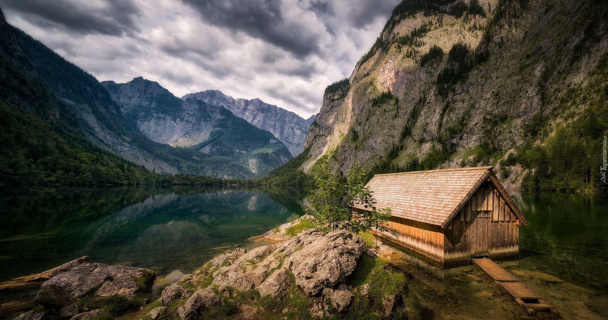 Jezioro Obersee, Kamienie, Góry Alpy, Drewniany, Domek, Szopa, Park Narodowy Berchtesgaden, Bawaria, Niemcy