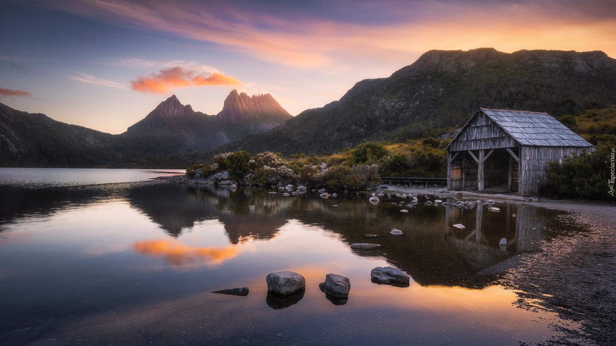 Góry, Cradle Mountain, Jezioro, Dove Lake, Drewniana, Szopa, Zachód słońca, Odbicie, Tasmania, Australia