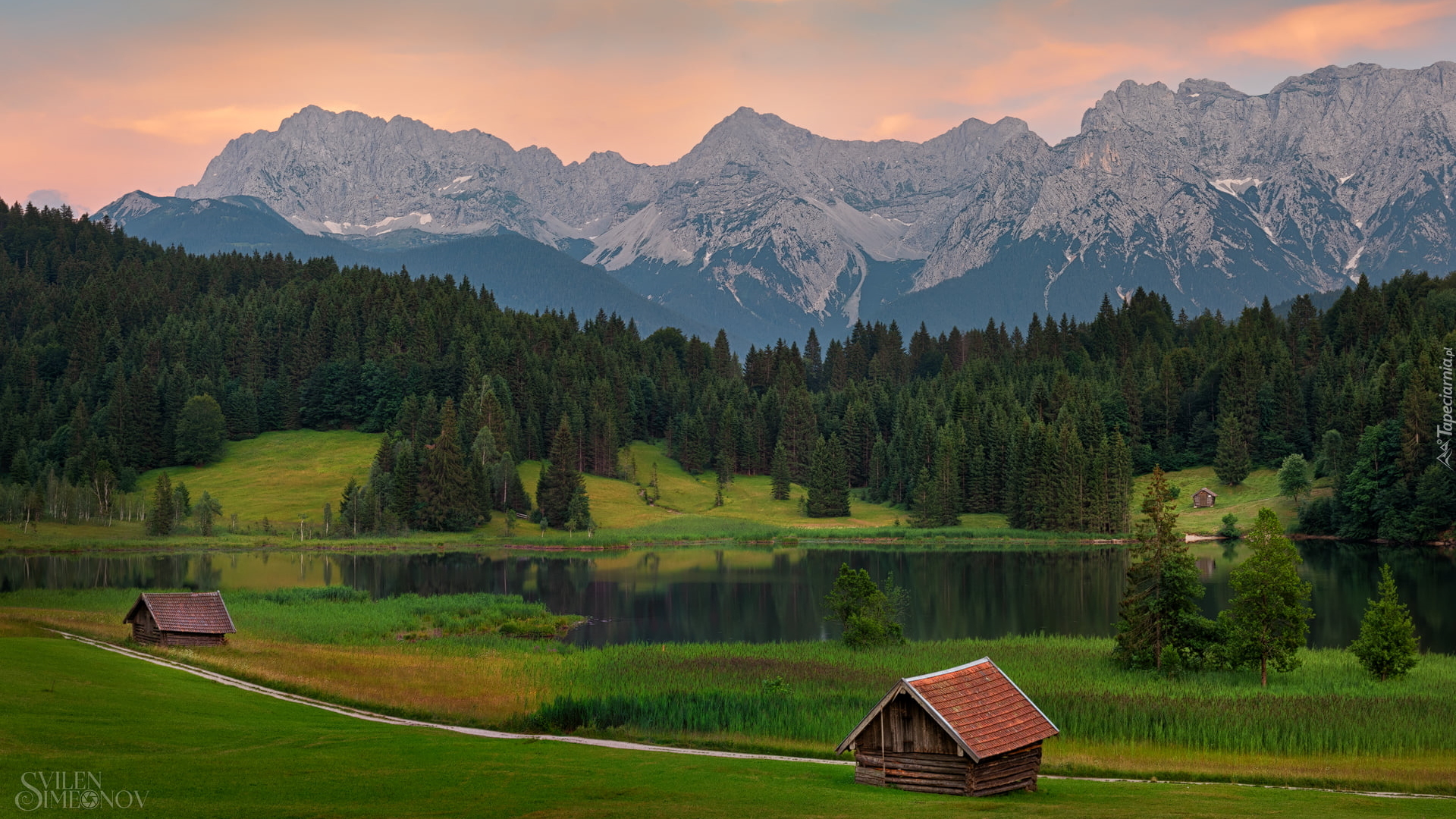 Góry Karwendel, Jezioro Geroldsee, Las, Drzewa, Drewniane, Domki, Miejscowość Krun, Bawaria, Niemcy