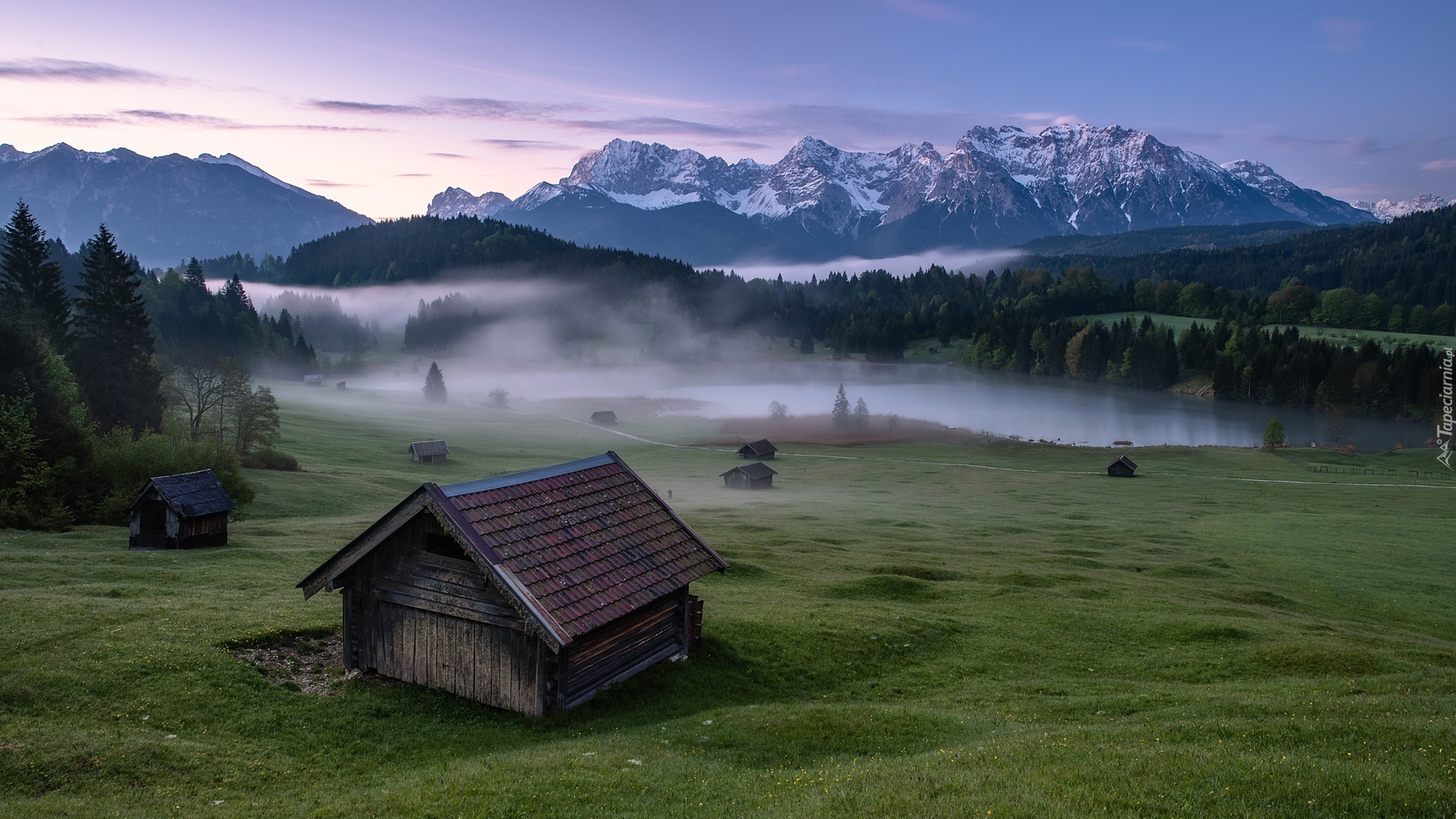 Niemcy, Bawaria, Góry Karwendel, Miejscowość Krun, Jezioro Geroldsee, Las, Drzewa, Drewniany, Domek, Chmury, Mgła