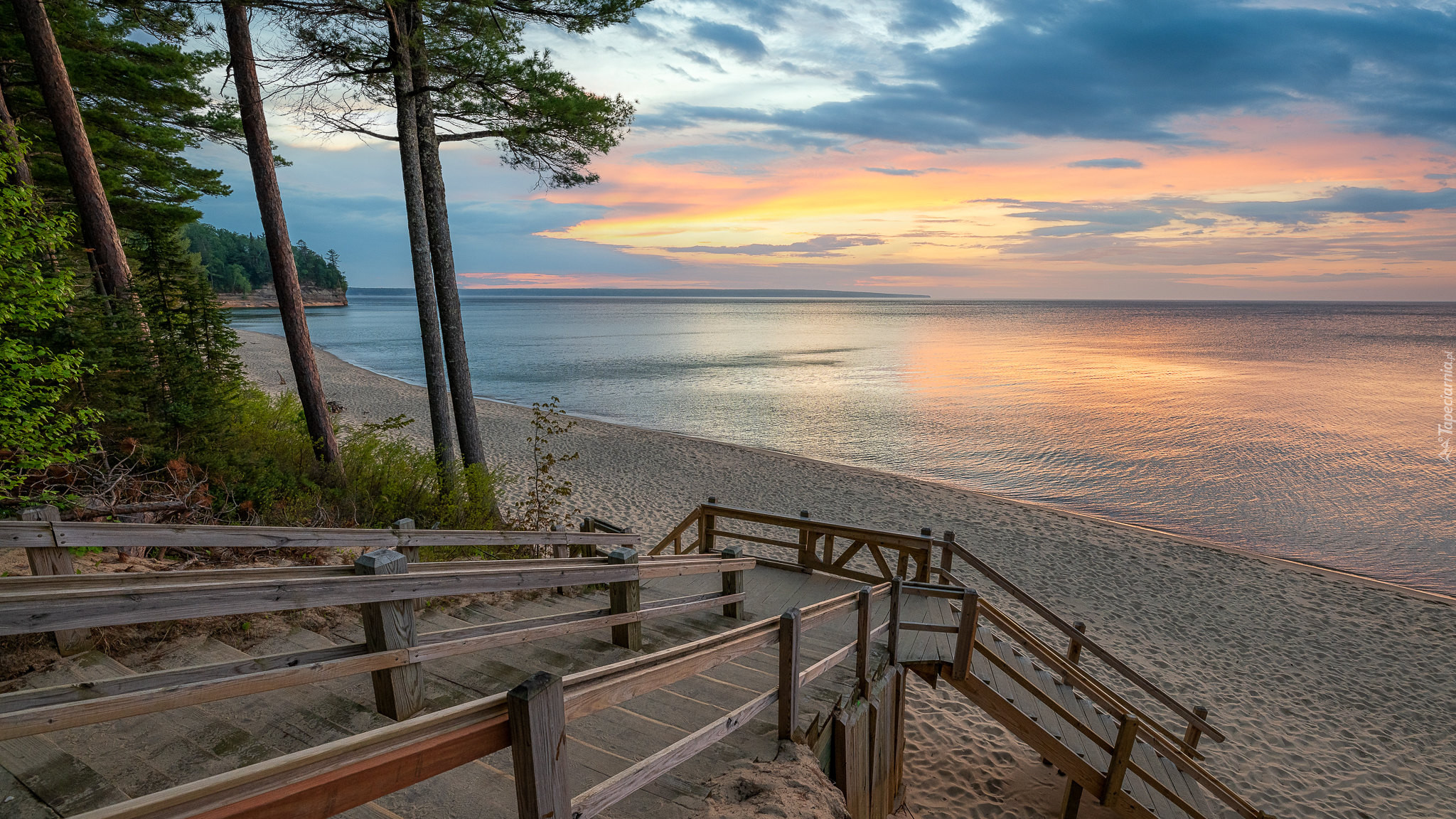 Stany Zjednoczone, Michigan, Jezioro, Lake Superior, Miners Beach, Wschód słońca, Schody, Drzewa, Sosny, Plaża