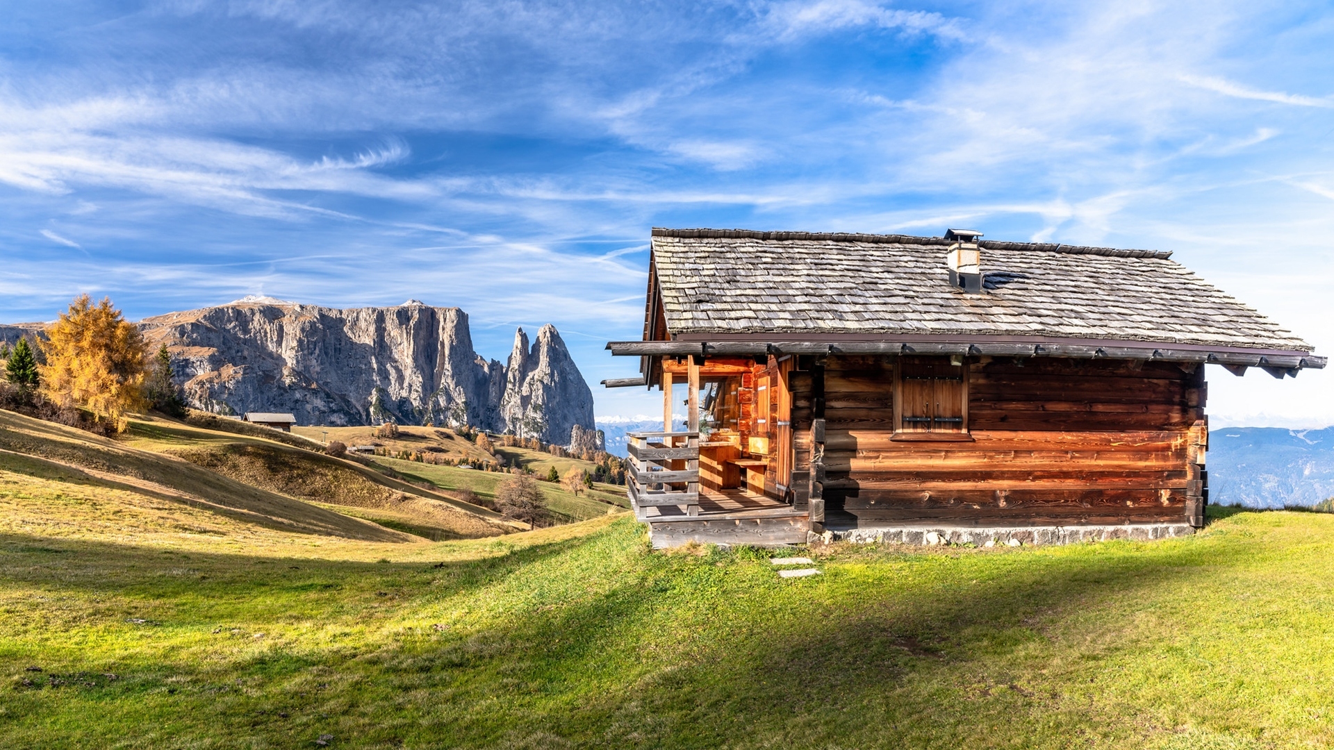 Drewniany, Dom, Góry, Skały, Płaskowyż, Seiser Alm, Południowy Tyrol, Dolomity, Włochy