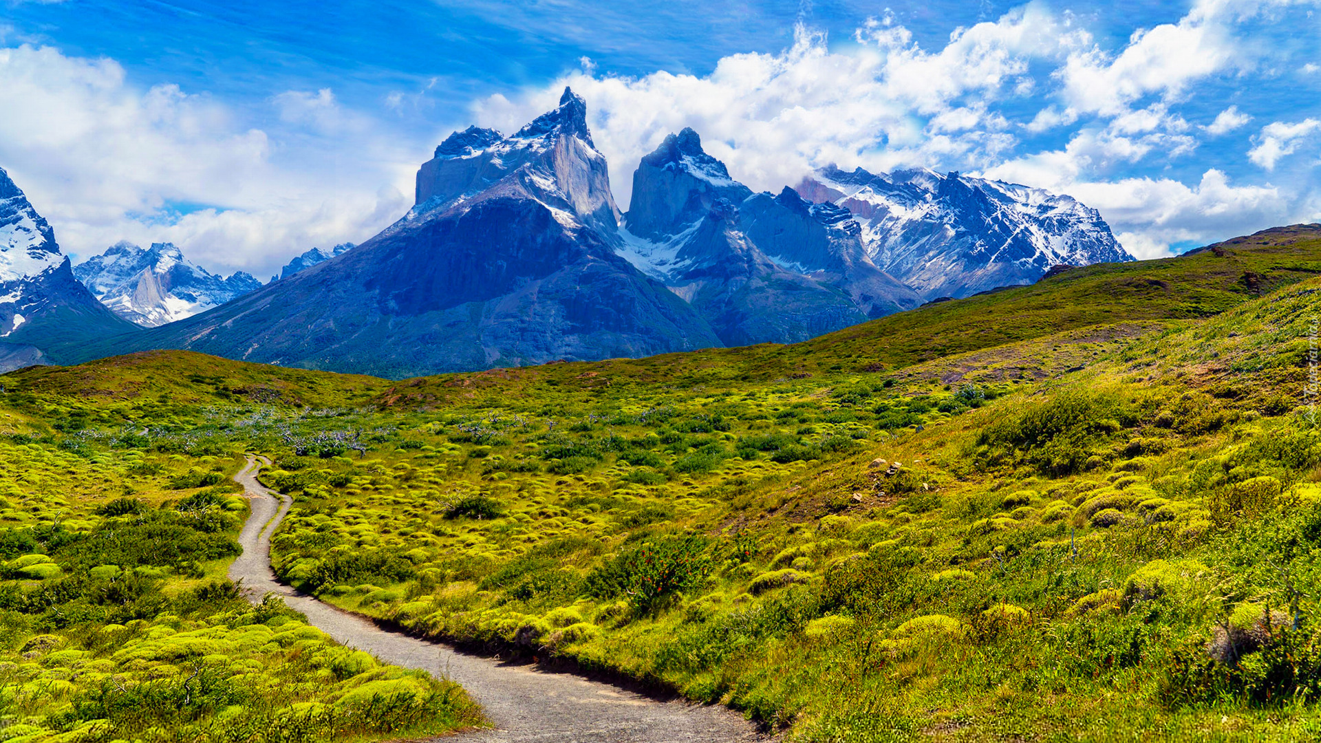 Góry, Masyw, Torres del Paine, Droga, Łąka, Chmury, Park Narodowy Torres del Paine, Zachód słońca, Patagonia, Chile