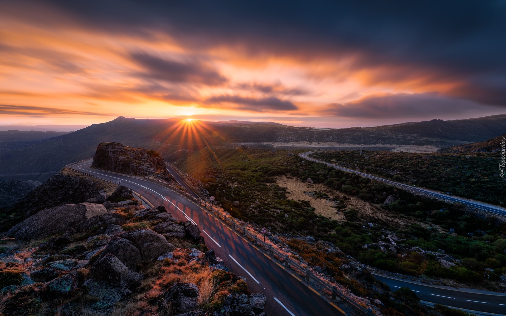 Portugalia, Góry, Serra da Estrela, Drzewa, Drogi, Zachód słońca