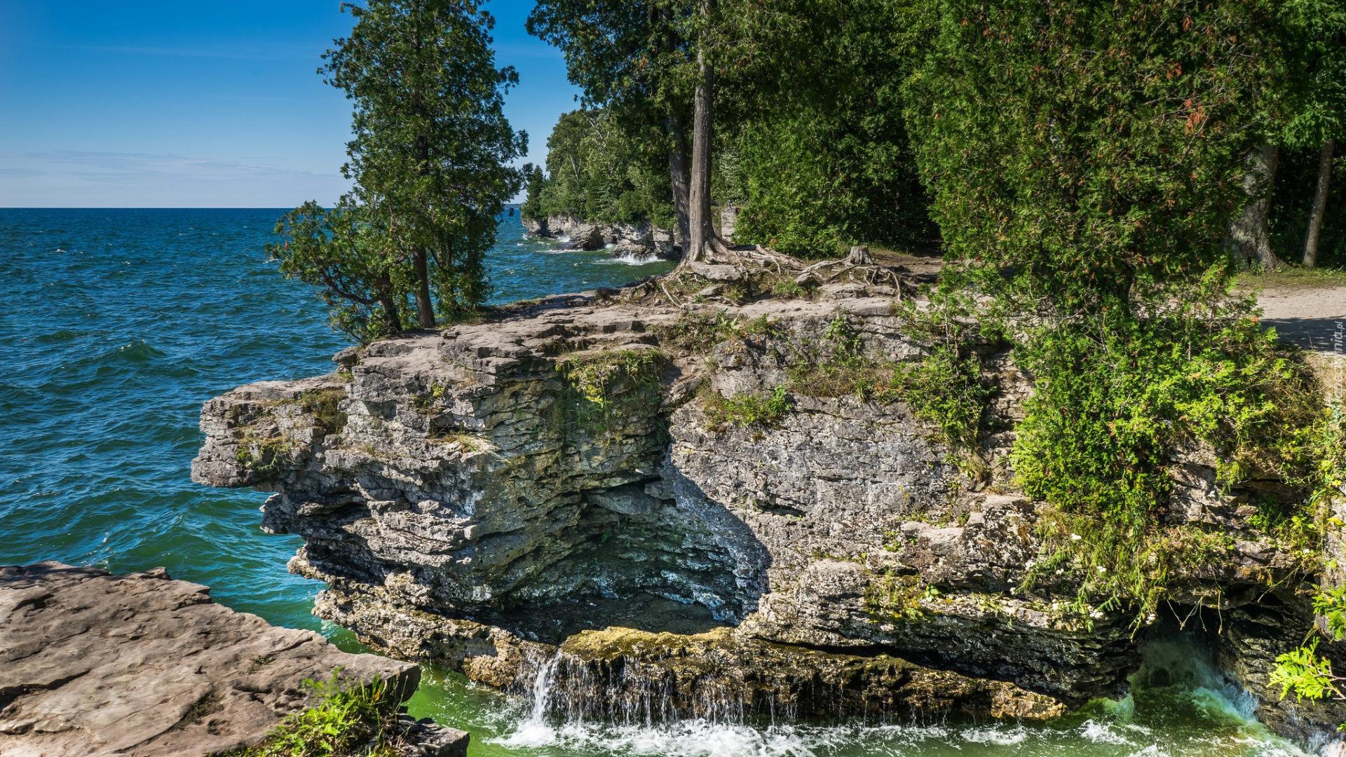 Drzewa, Jezioro, Skały, Jezioro Michigan, Park, Cave Point County Park, Stan Wisconsin, Stany Zjednoczone