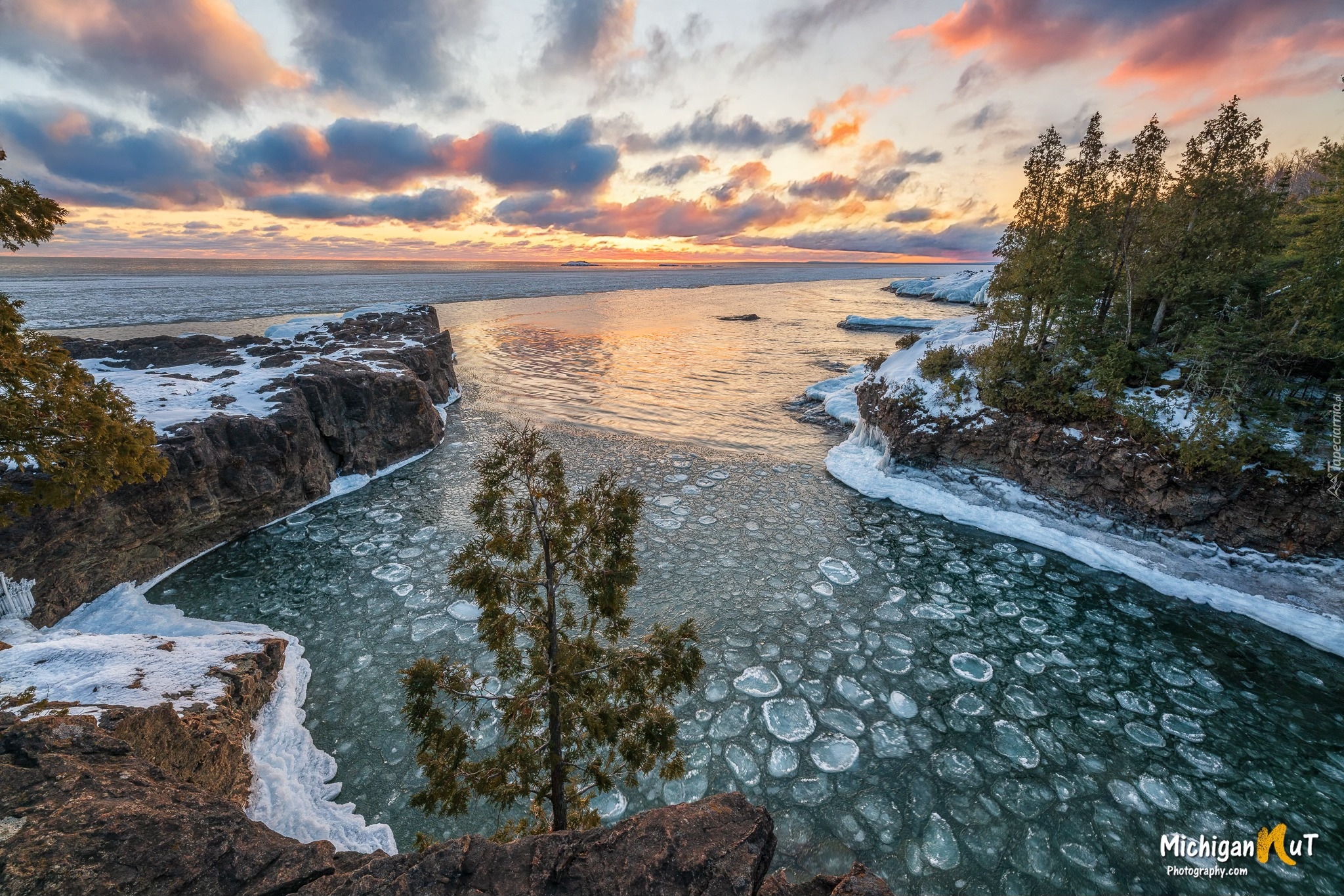 Stany Zjednoczone, Michigan, Drzewa, Jezioro, Superior Lake, Śnieg, Zima, Wschód słońca