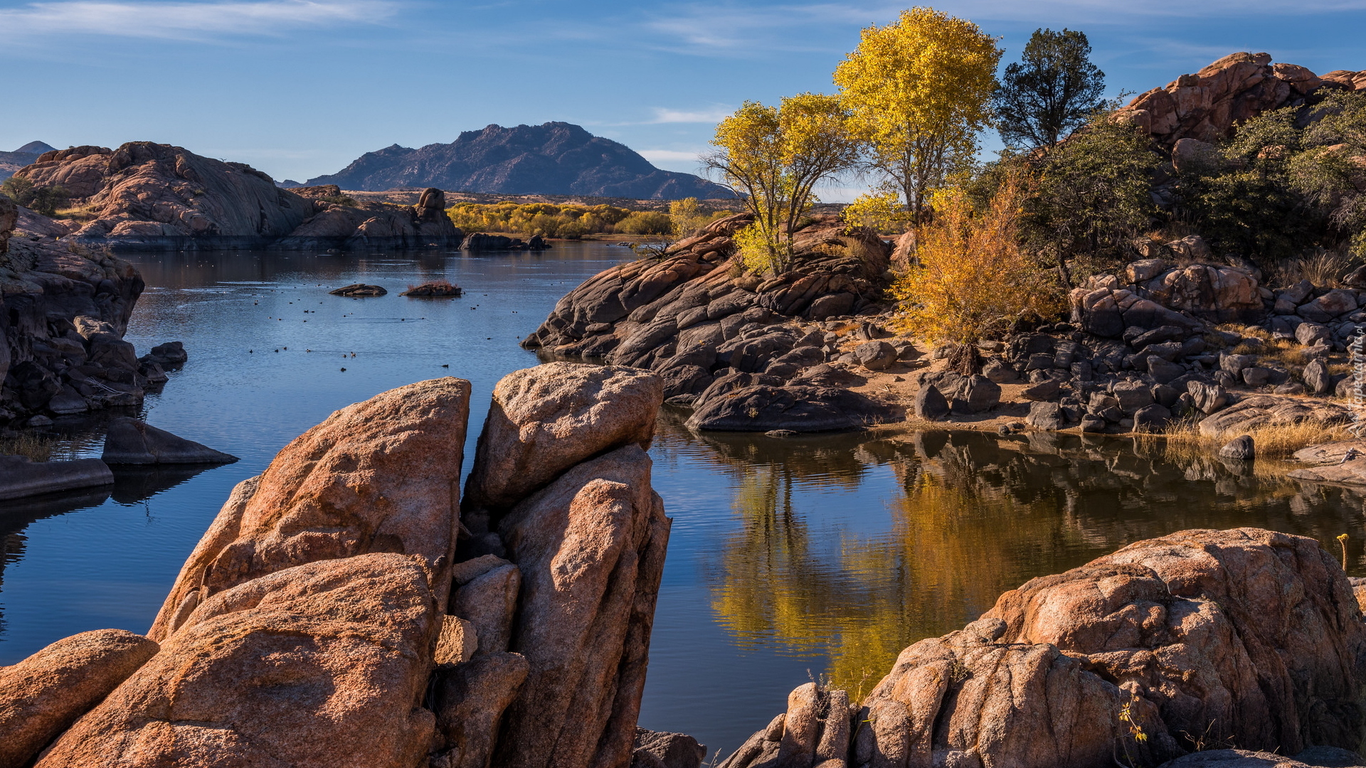 Stany Zjednoczone, Arizona, Hrabstwo Yavapai, Prescott, Jezioro, Willow Lake, Zachód słońca, Skały, Drzewa