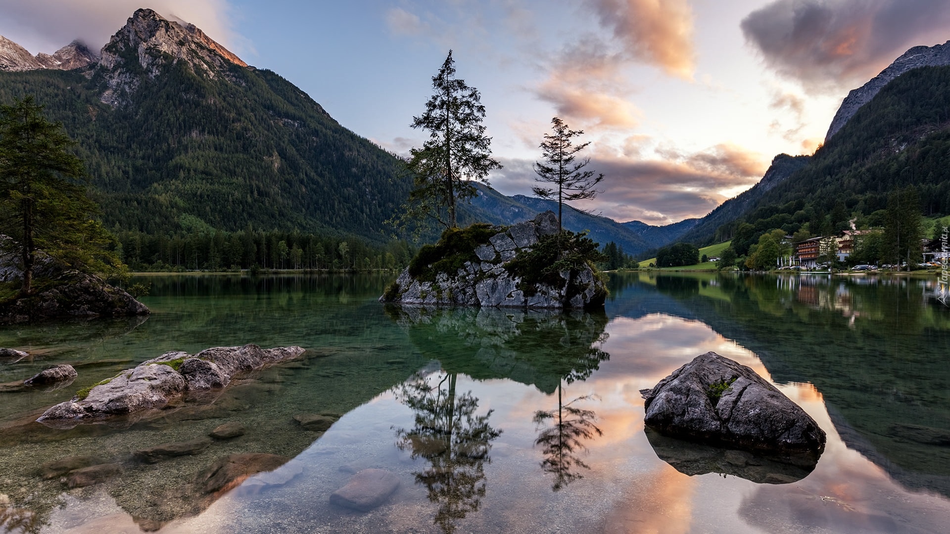 Góry, Alpy, Jezioro Hintersee, Skały, Drzewa, Chmury, Gmina Berchtesgaden, Bawaria, Niemcy