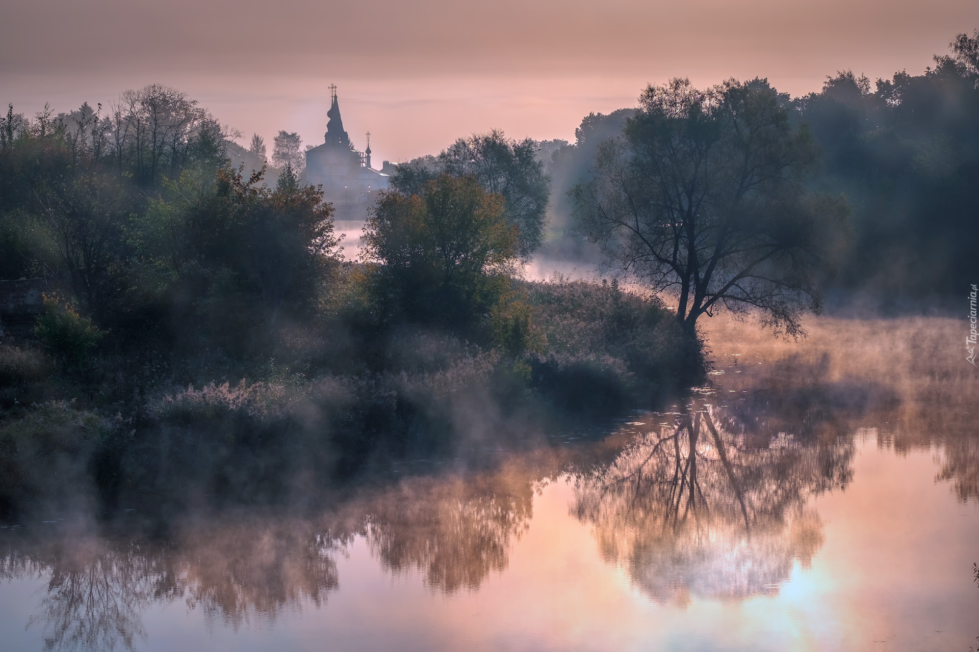 Rzeka Kamienka, Drzewa, Mgła, Cerkiew, Suzdal, Obwód włodzimierski, Rosja