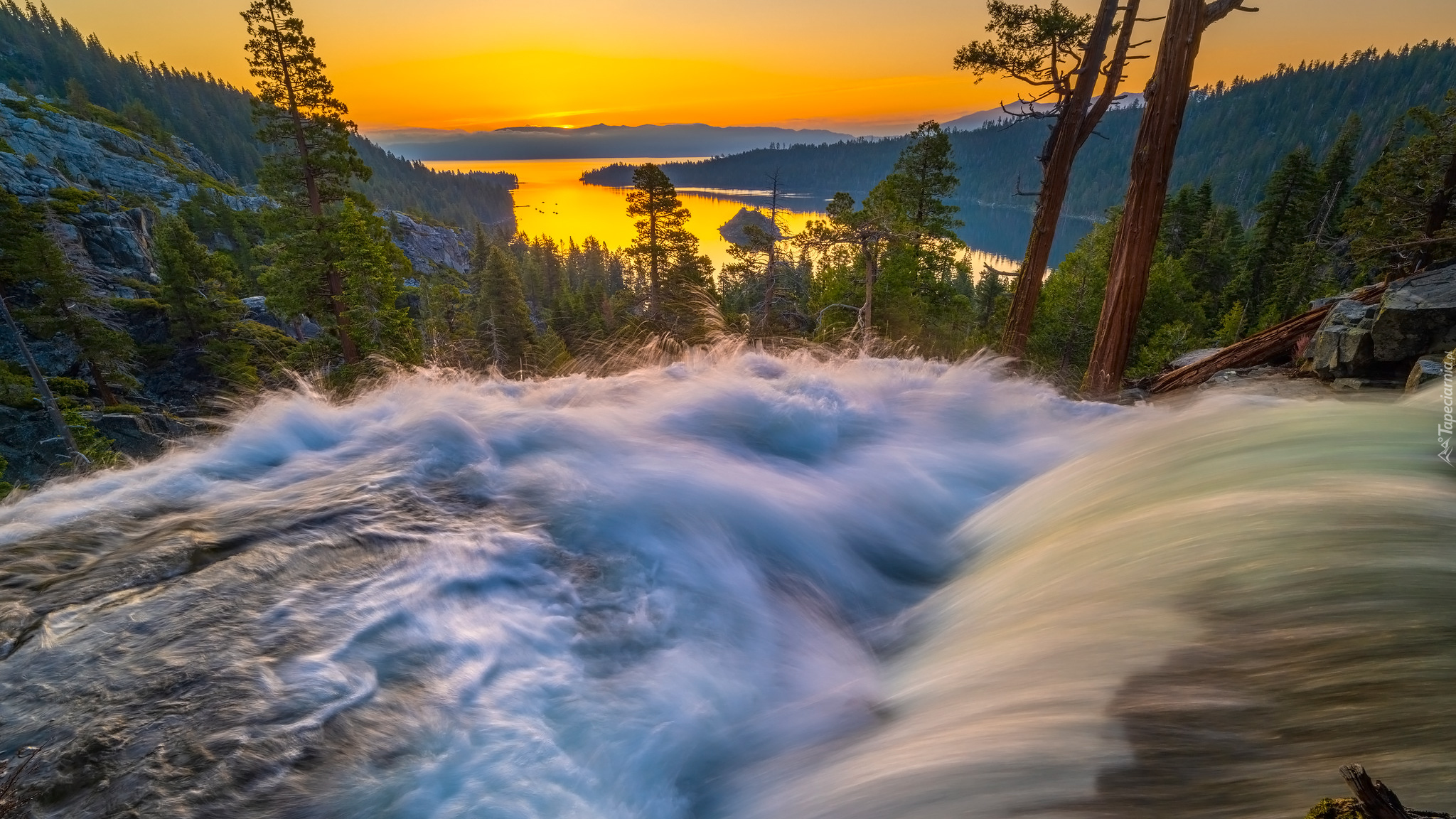Jezioro, Tahoe Lake, Góry, Sierra Nevada, Rzeka, Drzewa, Zachód słońca, Kalifornia, Stany Zjednoczone