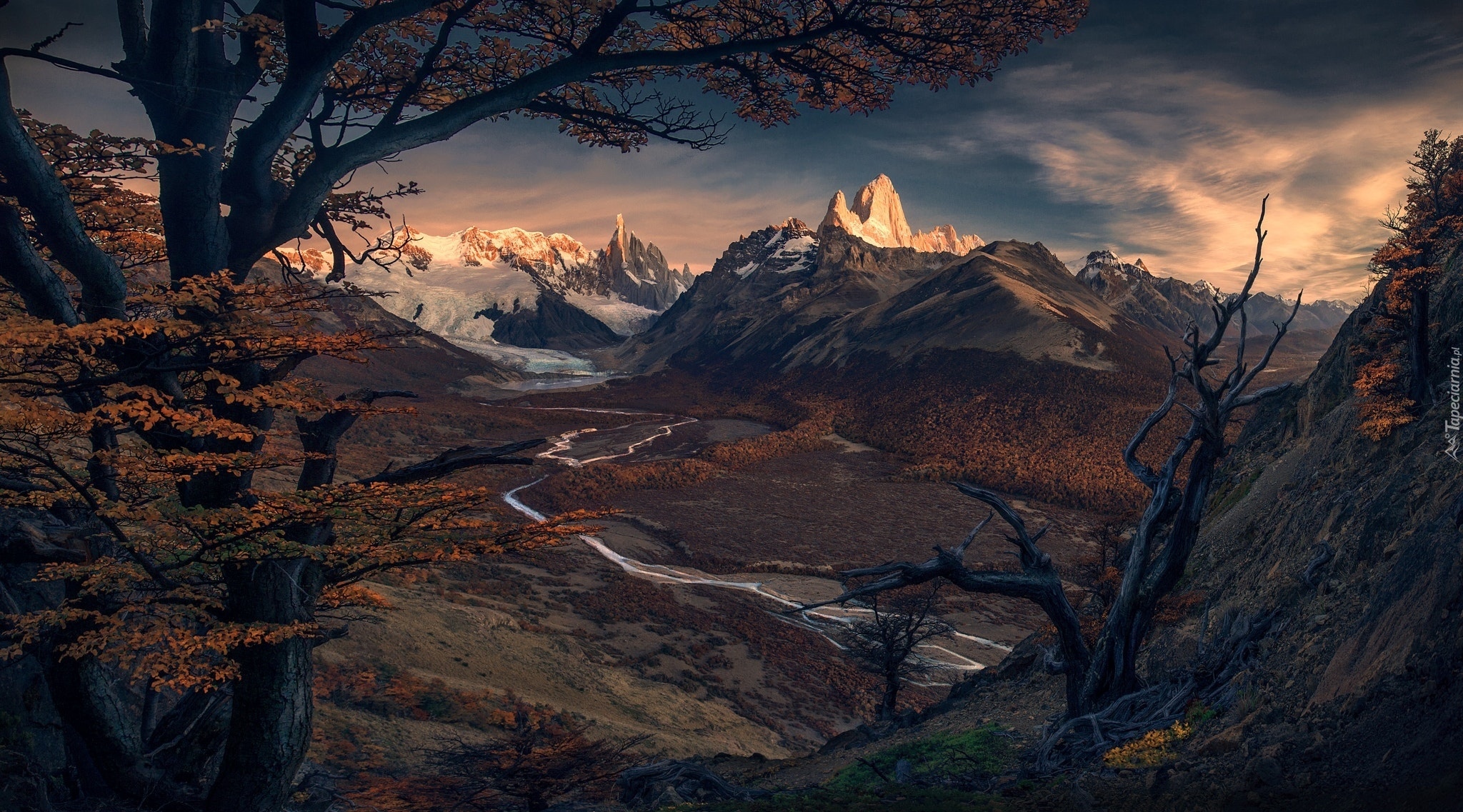 Argentyna, Park Narodowy Los Glaciares, Góry, Patagonia, Szczyt Fitz Roy, Jesień, Drzewa, Rzeka Rio de las Vueltas