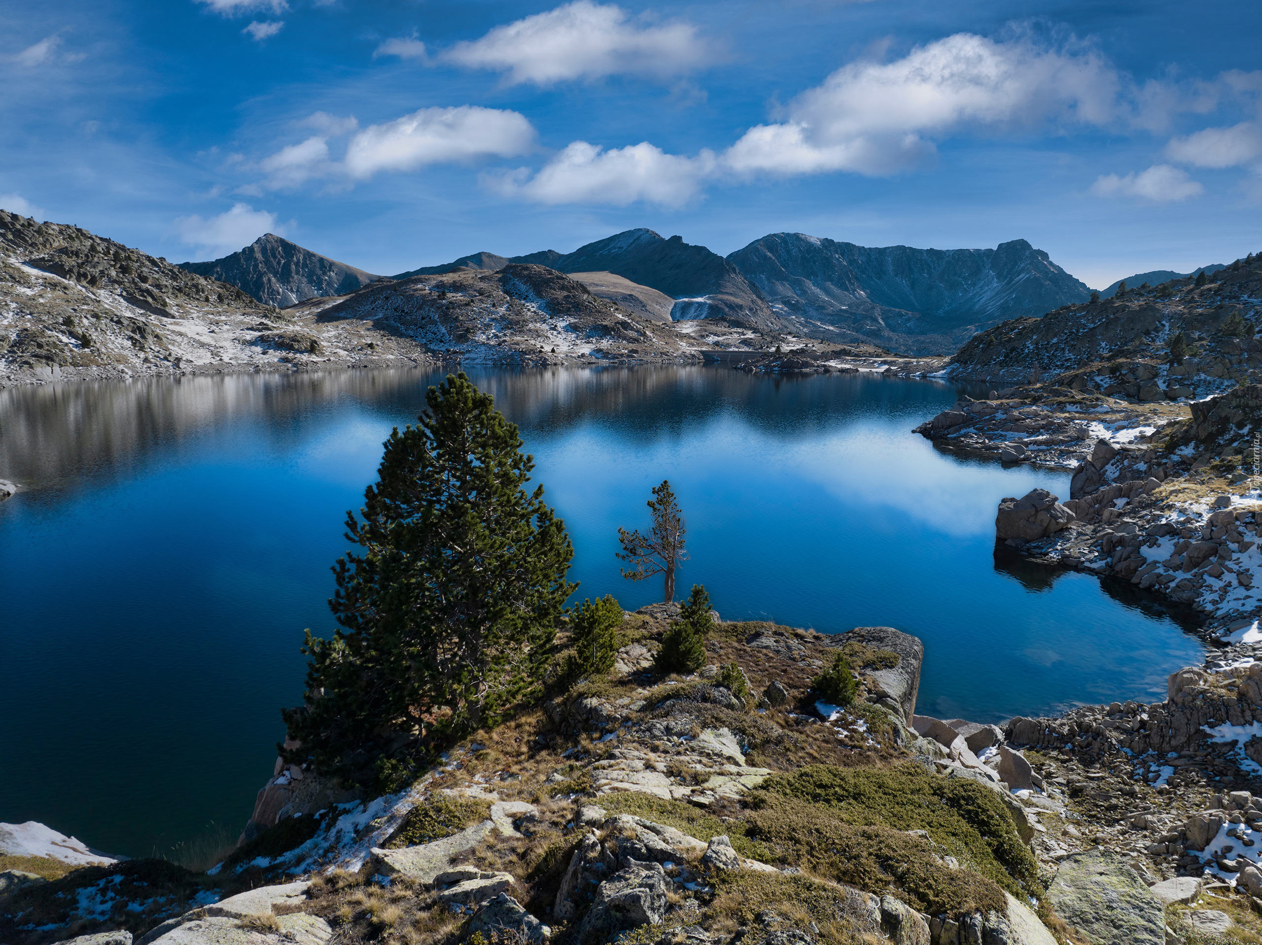 Jezioro, Estany de I llla, Góry, Pireneje Wschodnie, Skały, Drzewo, Encamp, Andora