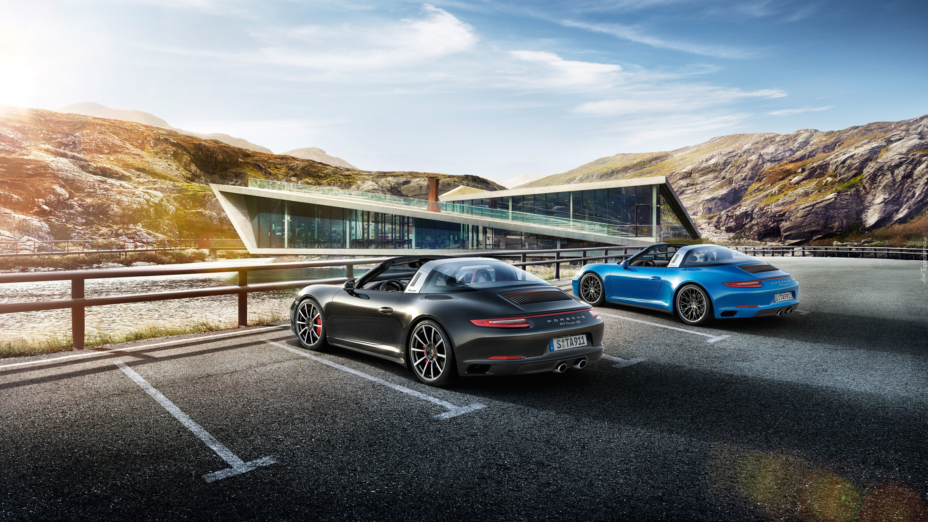 Dwa, Porsche 911 Targa 4, Niebieski, Czarny