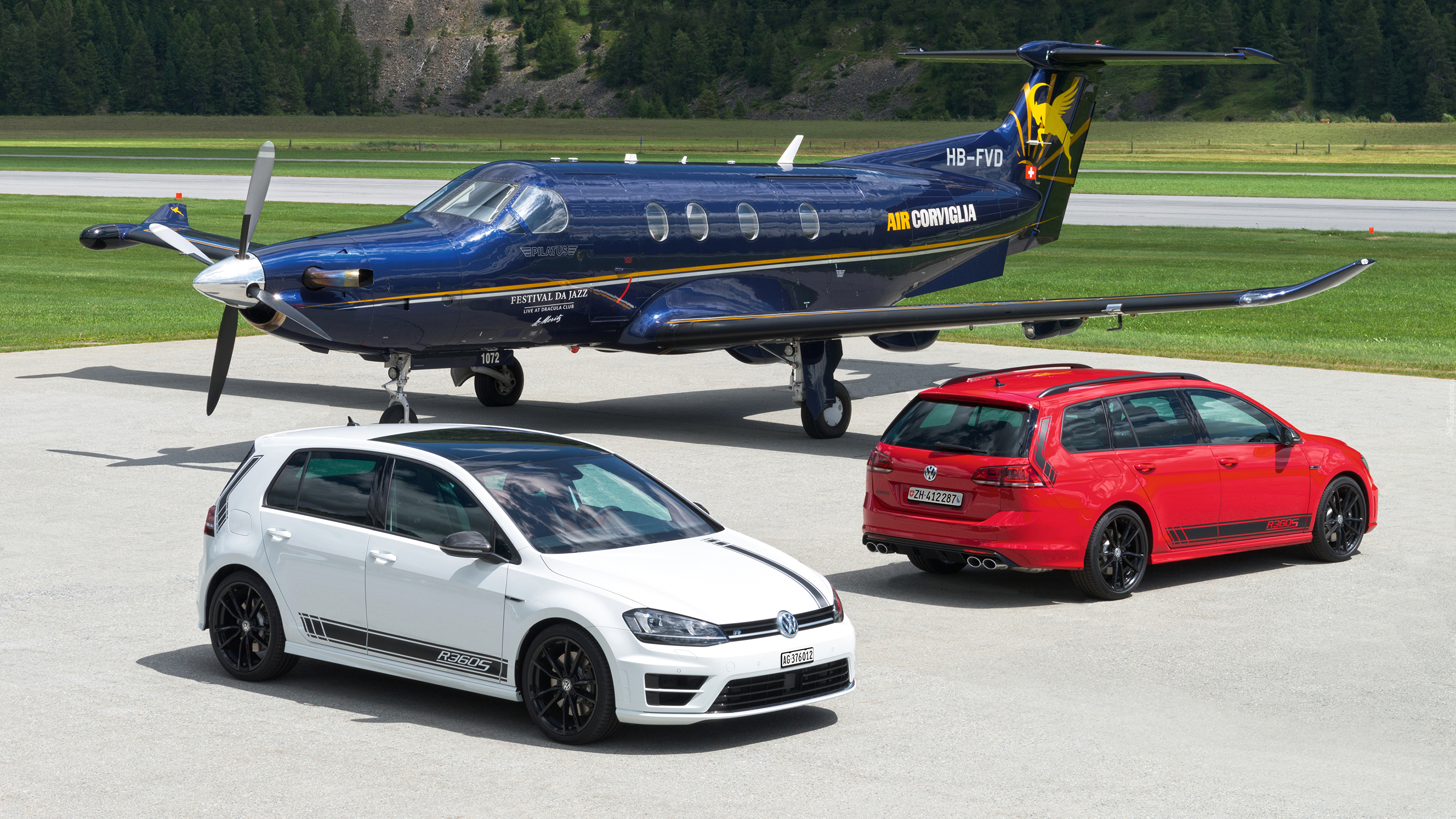 Dwa, Samochody, Biały, Czerwony, Volkswagen Golf R360S, Samolot, Pilatus PC-12