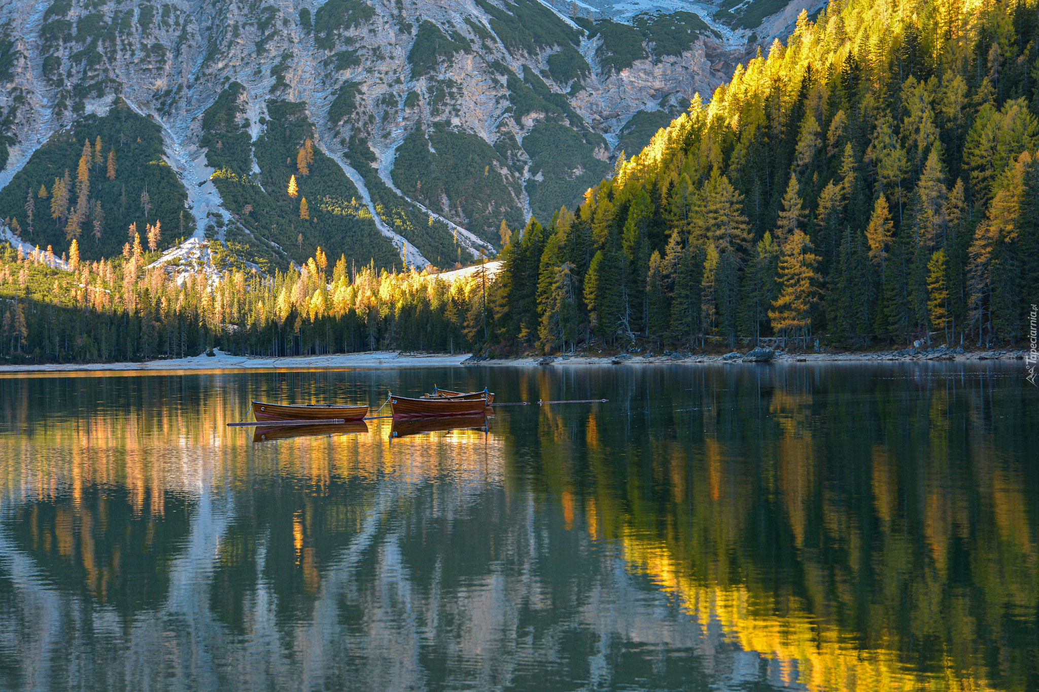 Łódki, Drzewa, Jezioro, Pragser Wildsee, Lago di Braies, Góry, Włochy