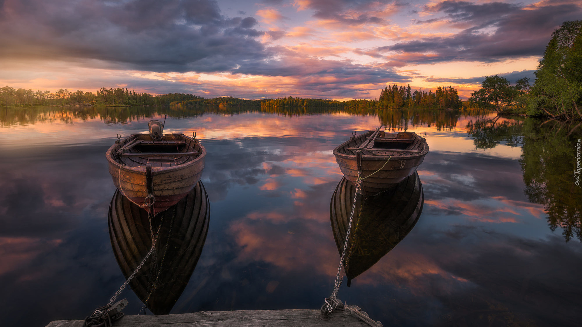 Norwegia, Ringerike, Jezioro, Drzewa, Pomost, Łódki, Chmury