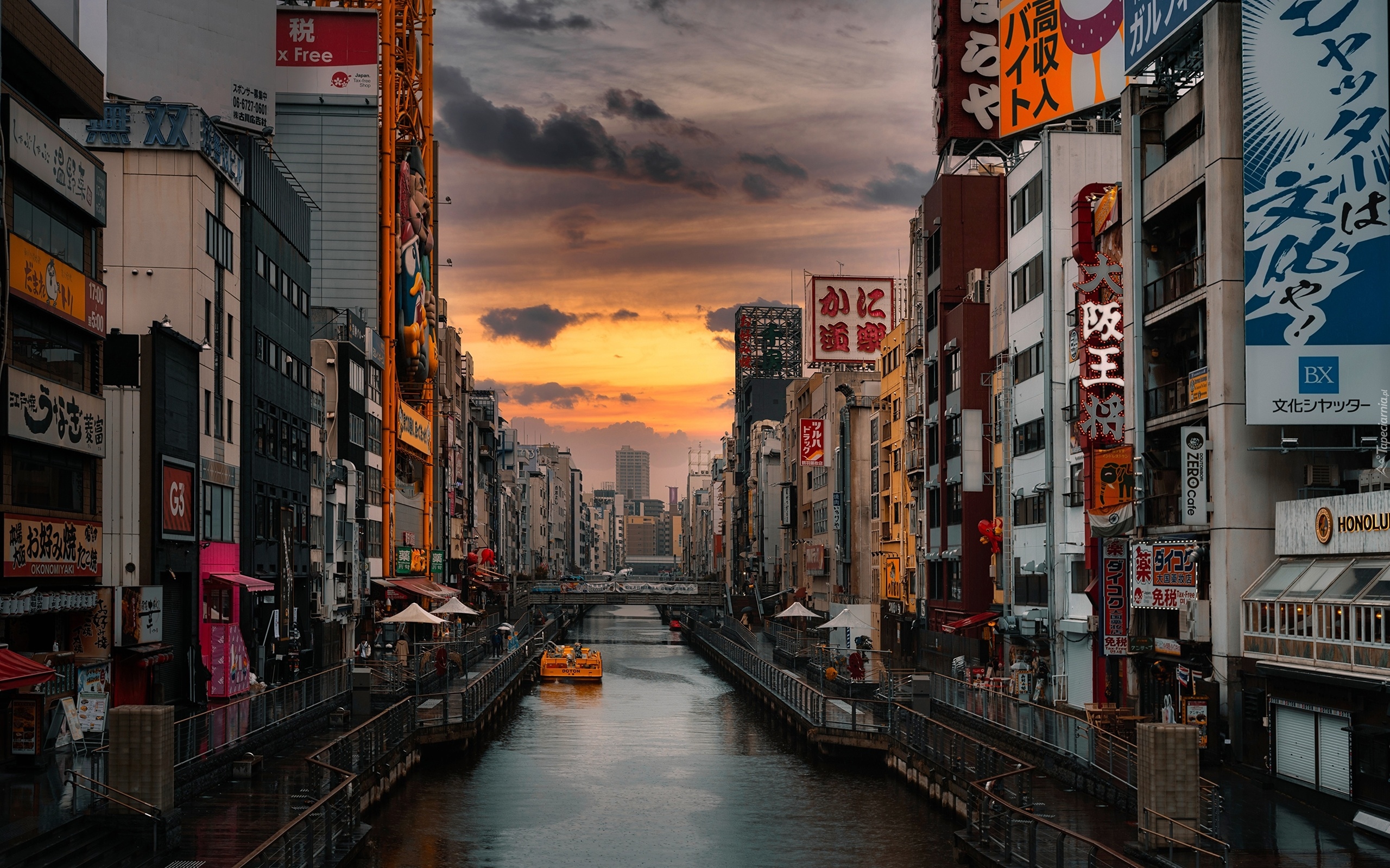 Japonia, Osaka, Dzielnica Dotonbori, Kanał wodny, Domy