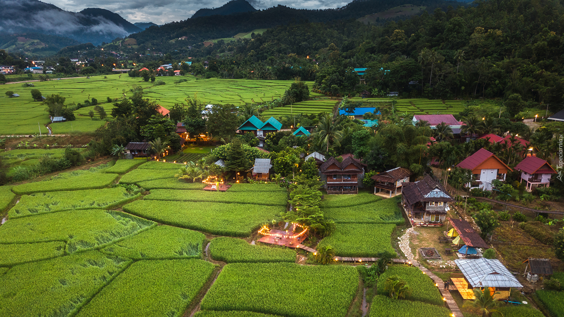 Tajlandia, Prowincja Mae Hong Son, Miejscowość, Mae La Noi, Domy, Pola, Góry, Lasy, Drzewa