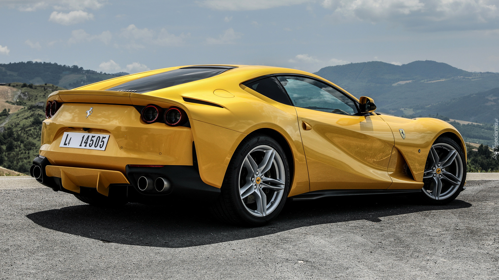 Żółte, Ferrari 812 Superfast