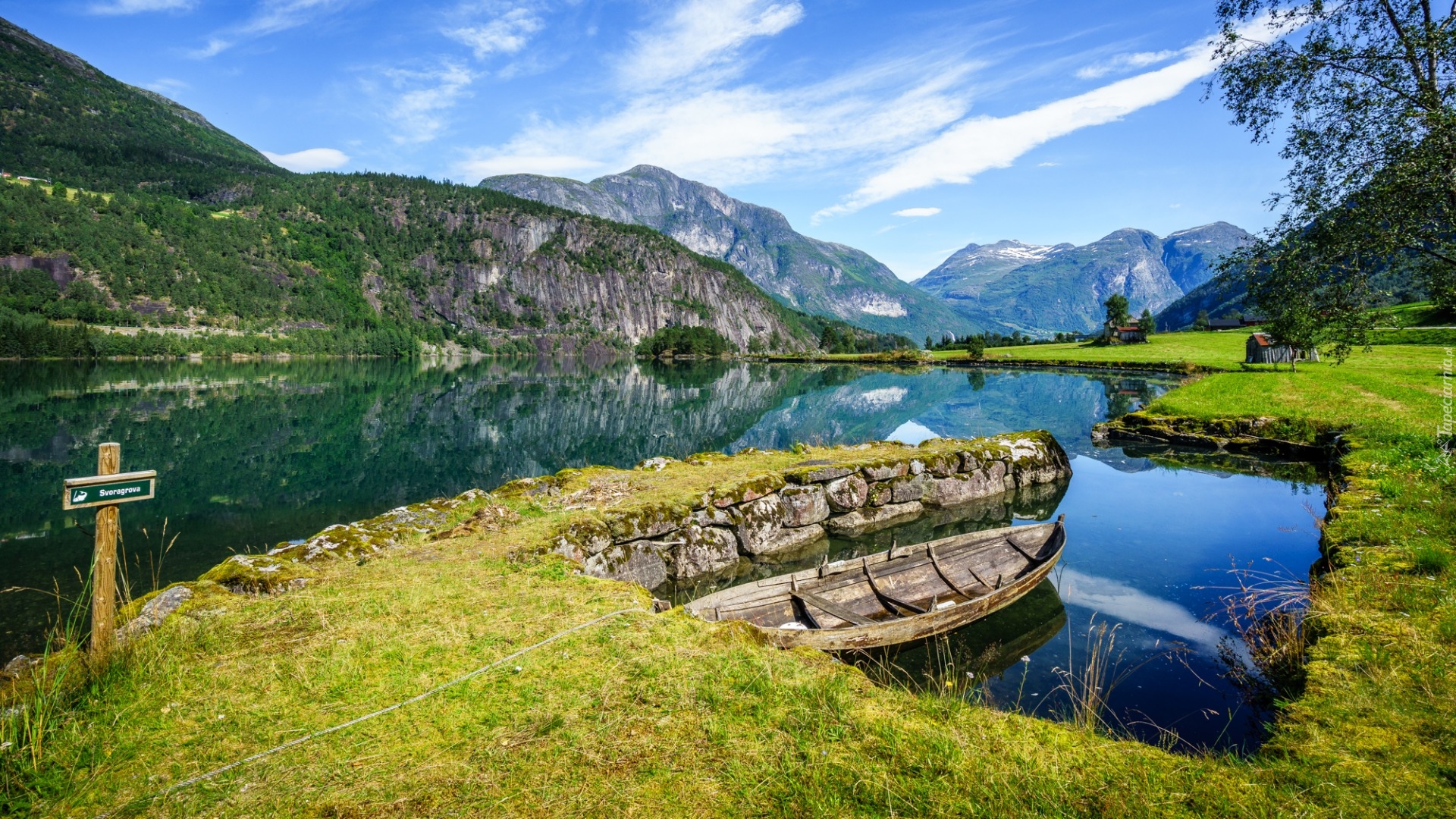 Norwegia, Stryn, Sogn og Fjordane, Fiord Innvikfjorden, Góry, Łódka, Domy