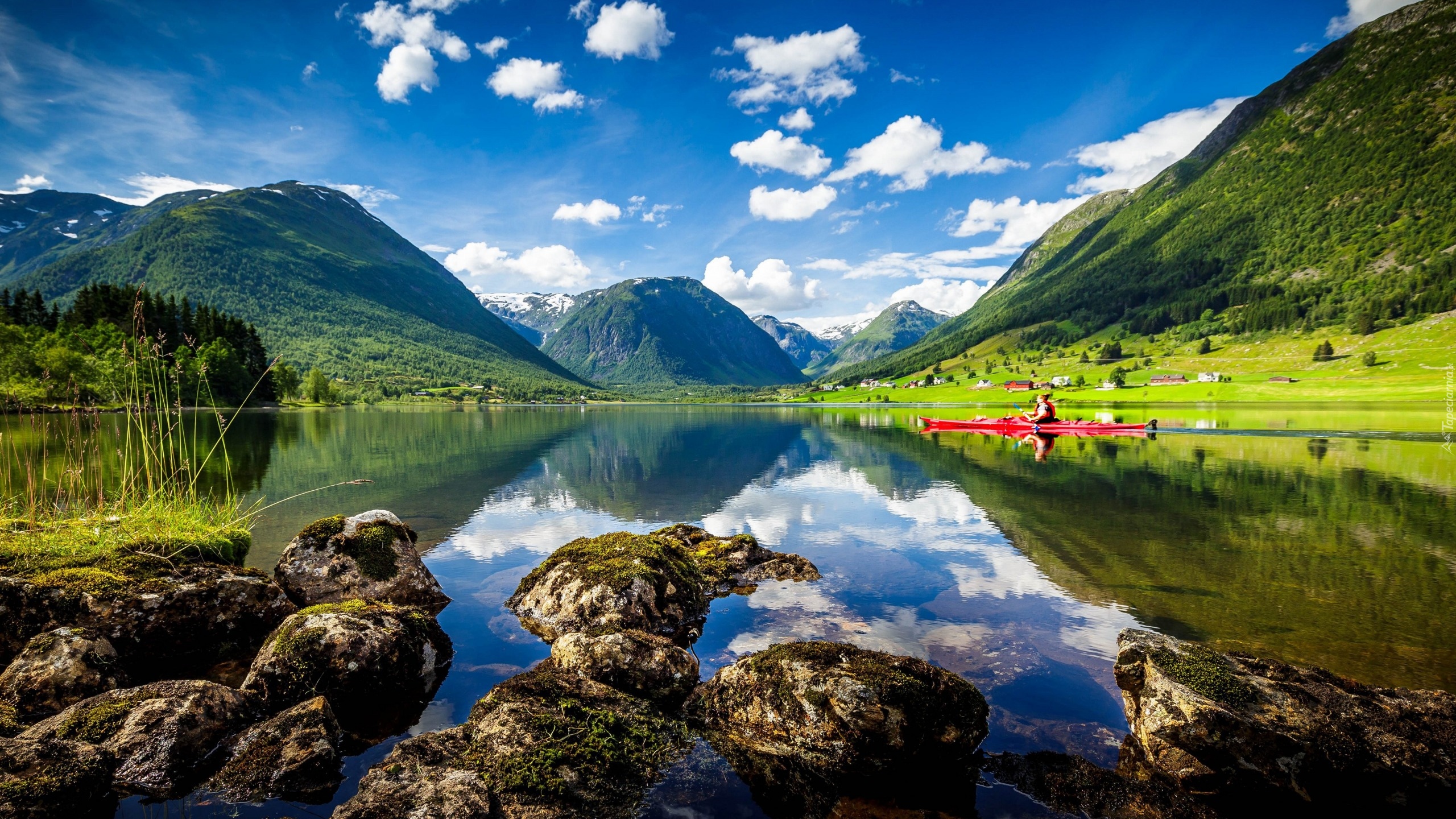 Norwegia, Fiord Innvikfjorden, Sogn og Fjordane, Góry, Kamienie, Kajakarka, Kajak