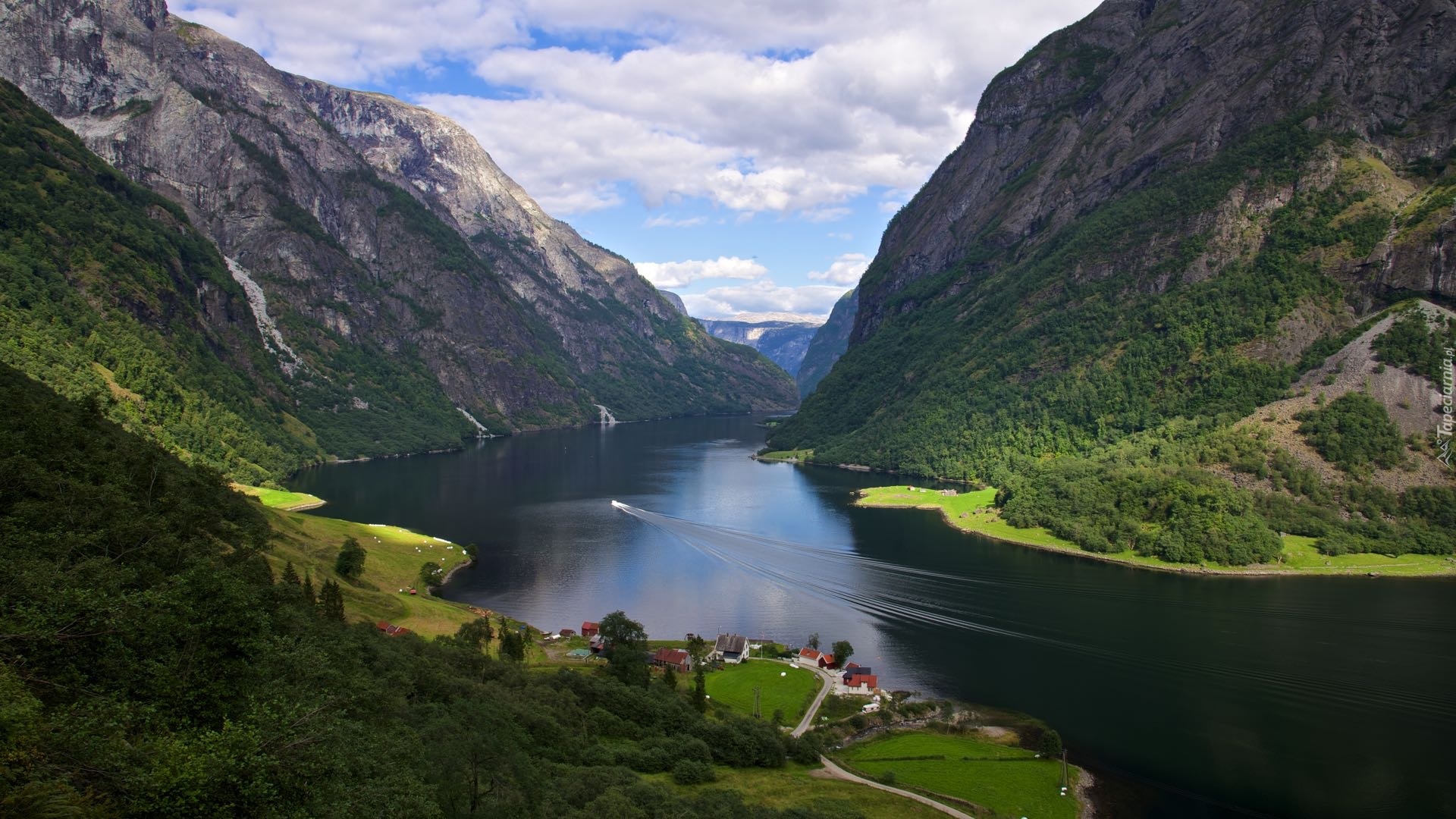 Norwegia, Fiord Naerøyfjorden, Góry