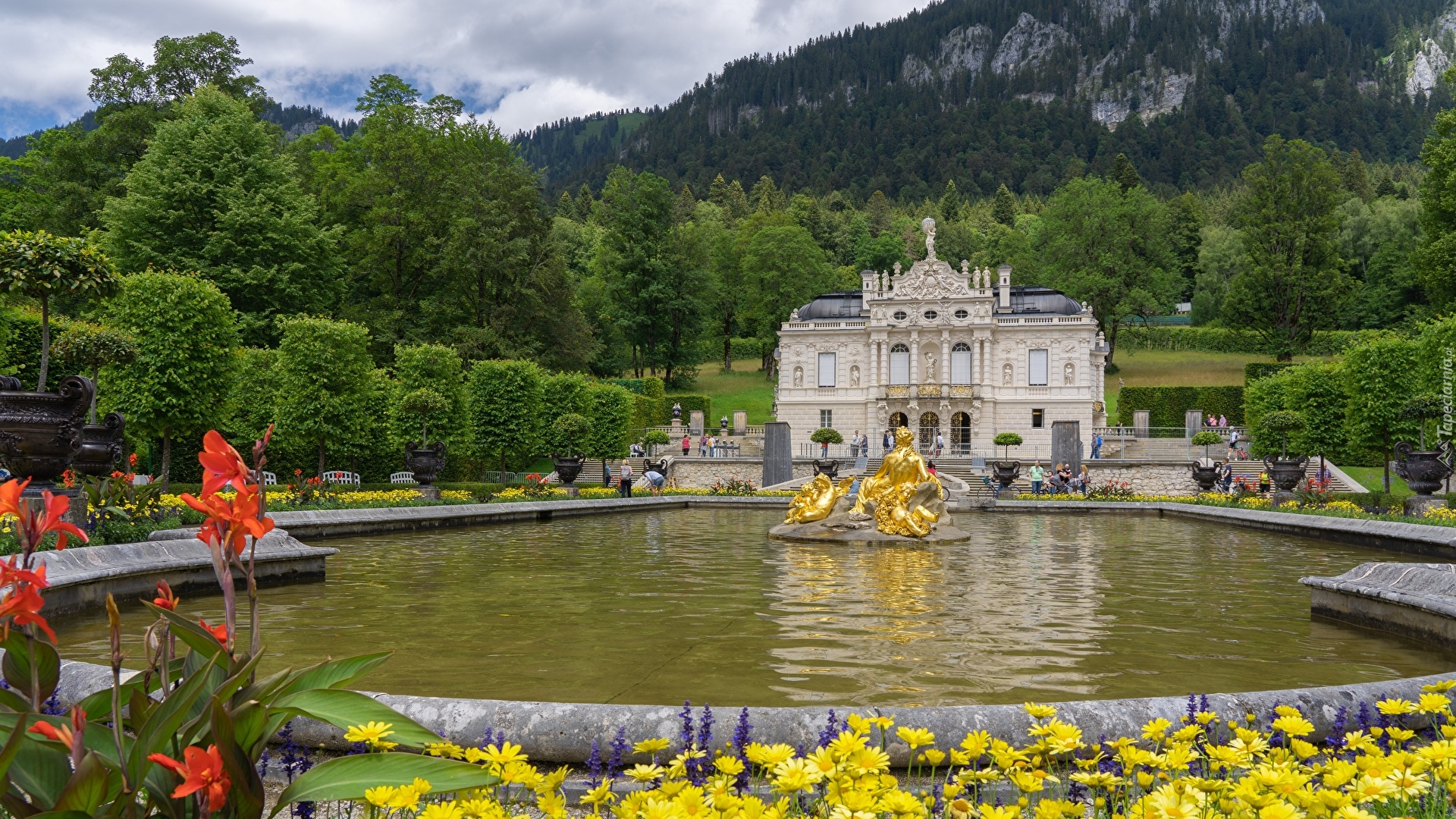 Zamek, Pałac Linderhof, Fontanna, Park, Drzewa, Góry, Ettal, Bawaria, Niemcy