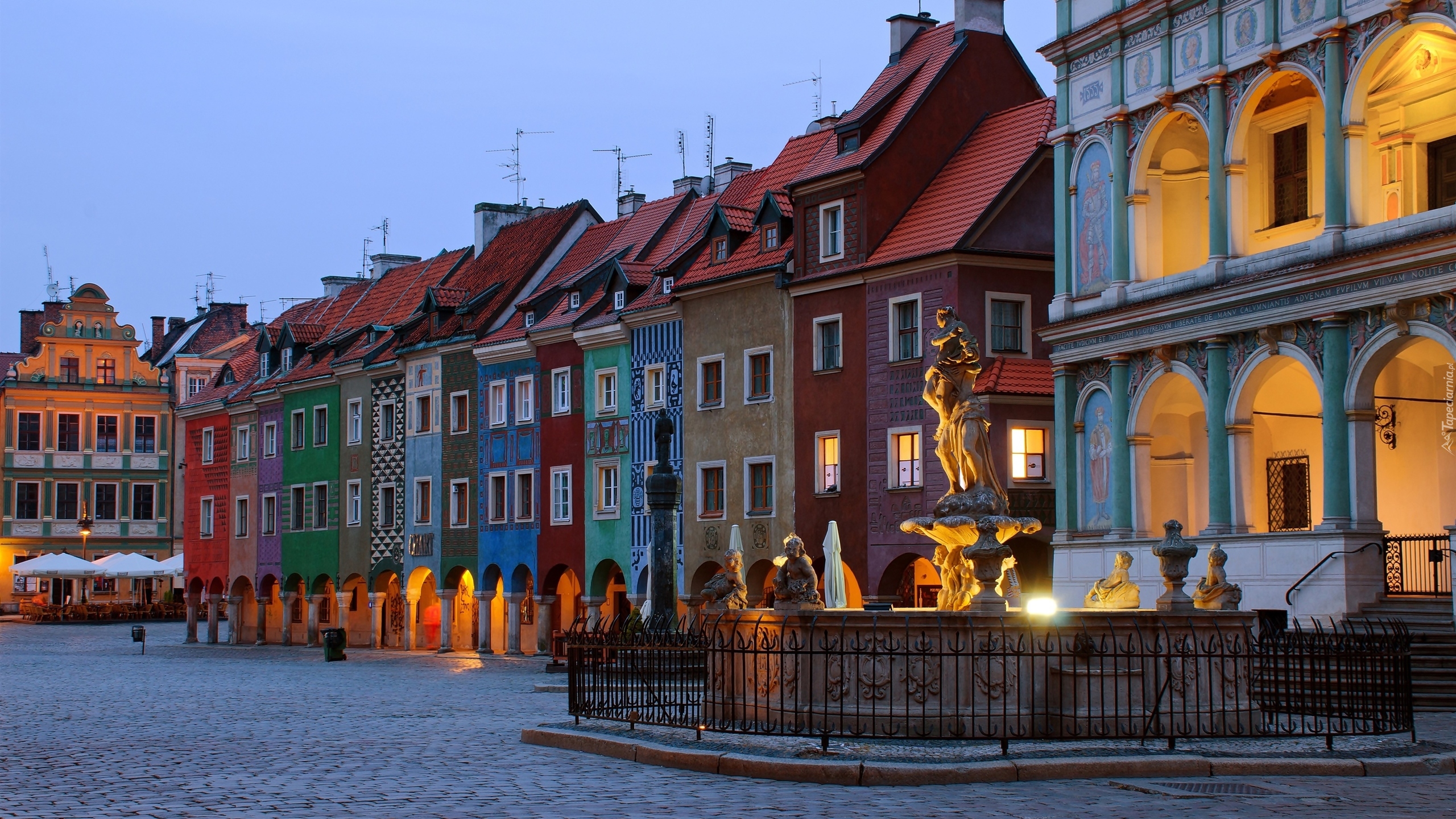 Polska, Poznań, Stary Rynek, Fontanna Prozerpiny, Kamienice, Domy