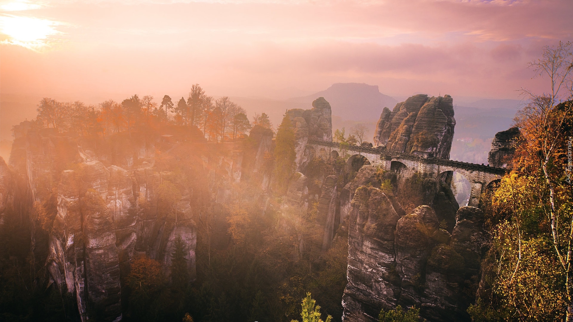 Formacja skalna, Bastei, Góry Połabskie, Park Narodowy Saskiej Szwajcarii, Niemcy, Mgła, Poranek