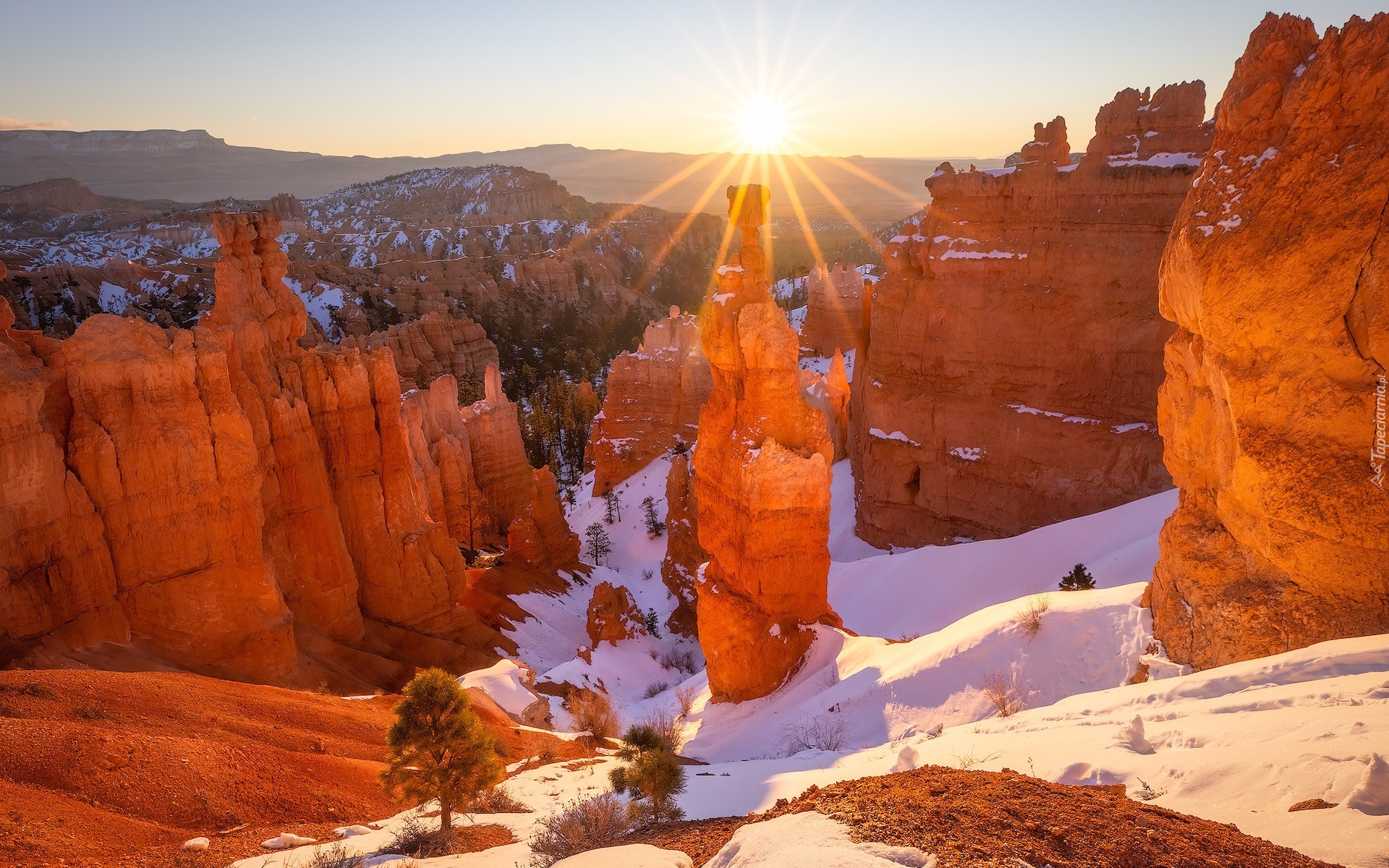 Stany Zjednoczone, Utah, Park Narodowy Bryce Canyon, Góry, Skały, Formacja skalna, Thors Hammer, Promienie słońca, Zima